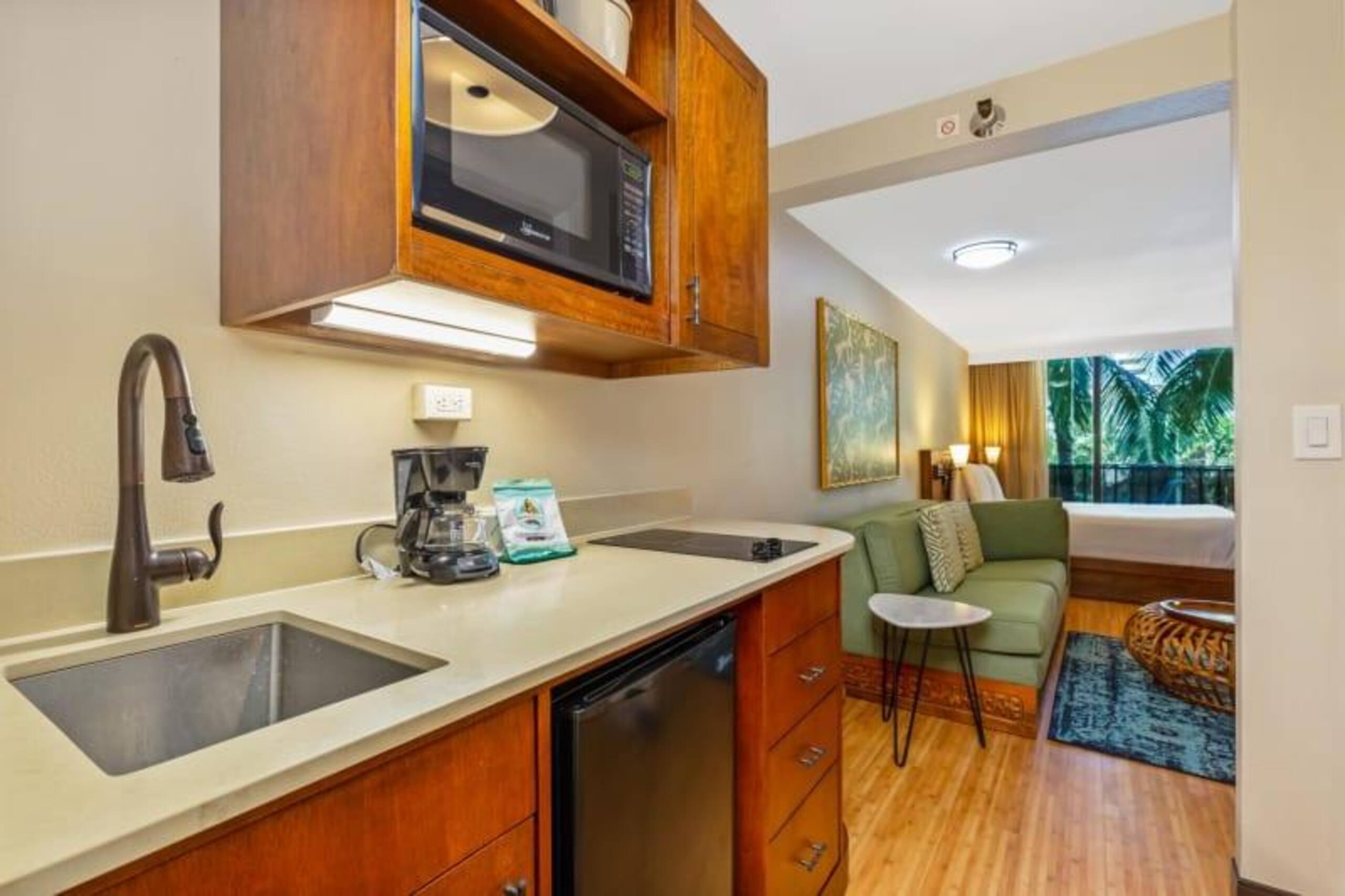 Condo in Honolulu · ★4.2 · Studio · 2 beds · 1 bath - Image 10