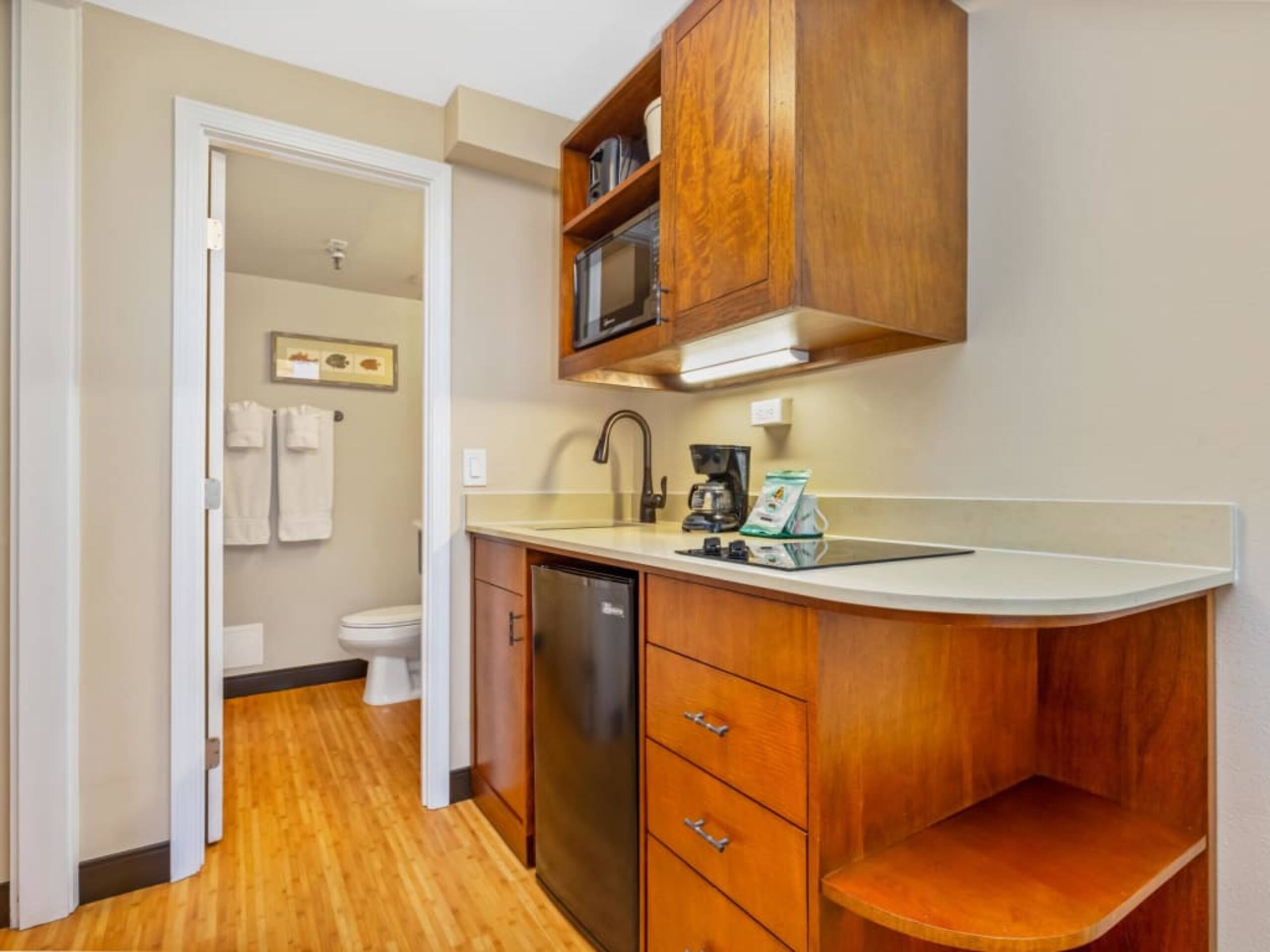 Condo in Honolulu · ★4.2 · Studio · 2 beds · 1 bath - Image 27