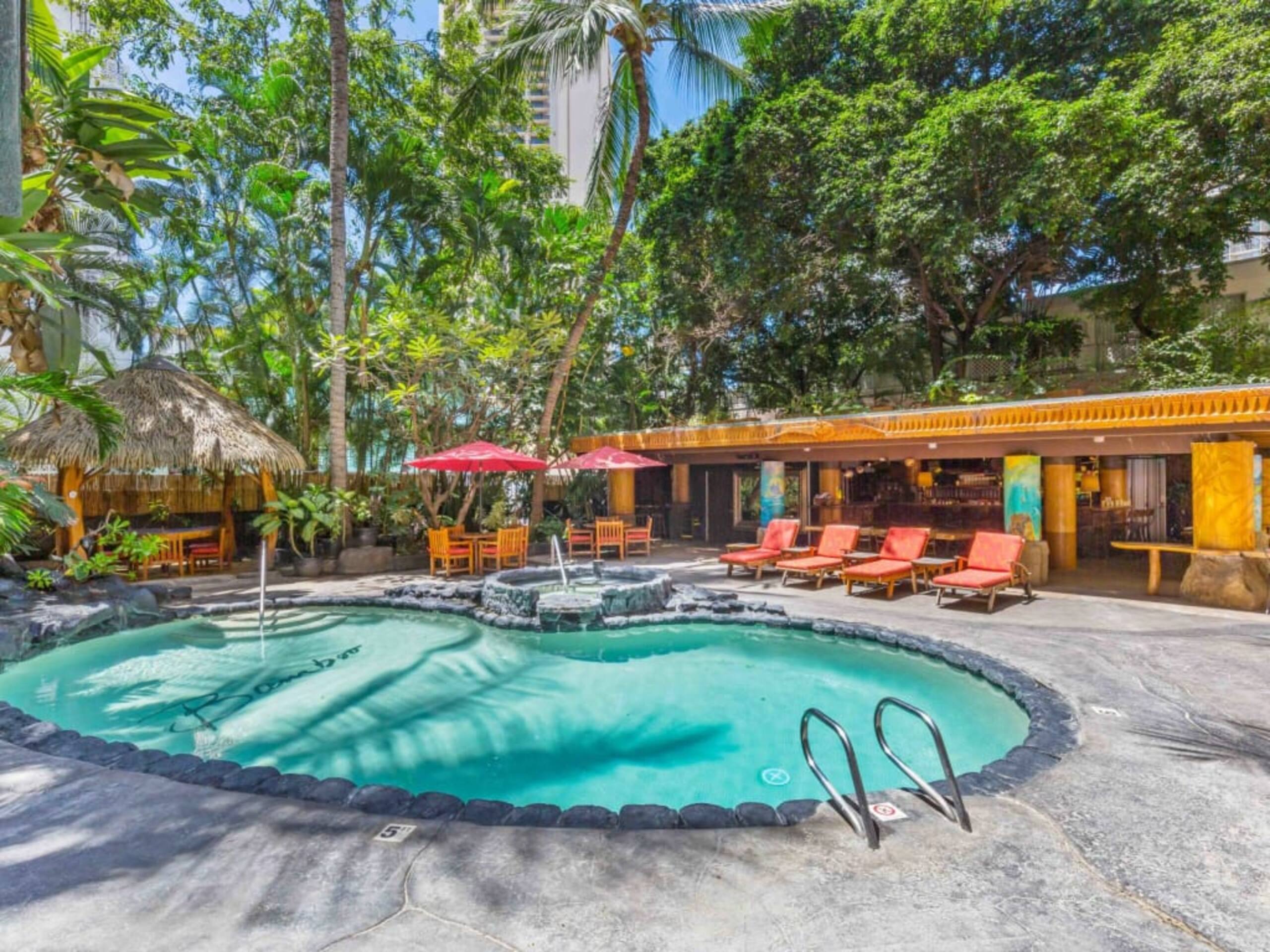 Condo in Honolulu · ★4.2 · Studio · 2 beds · 1 bath - Image 7