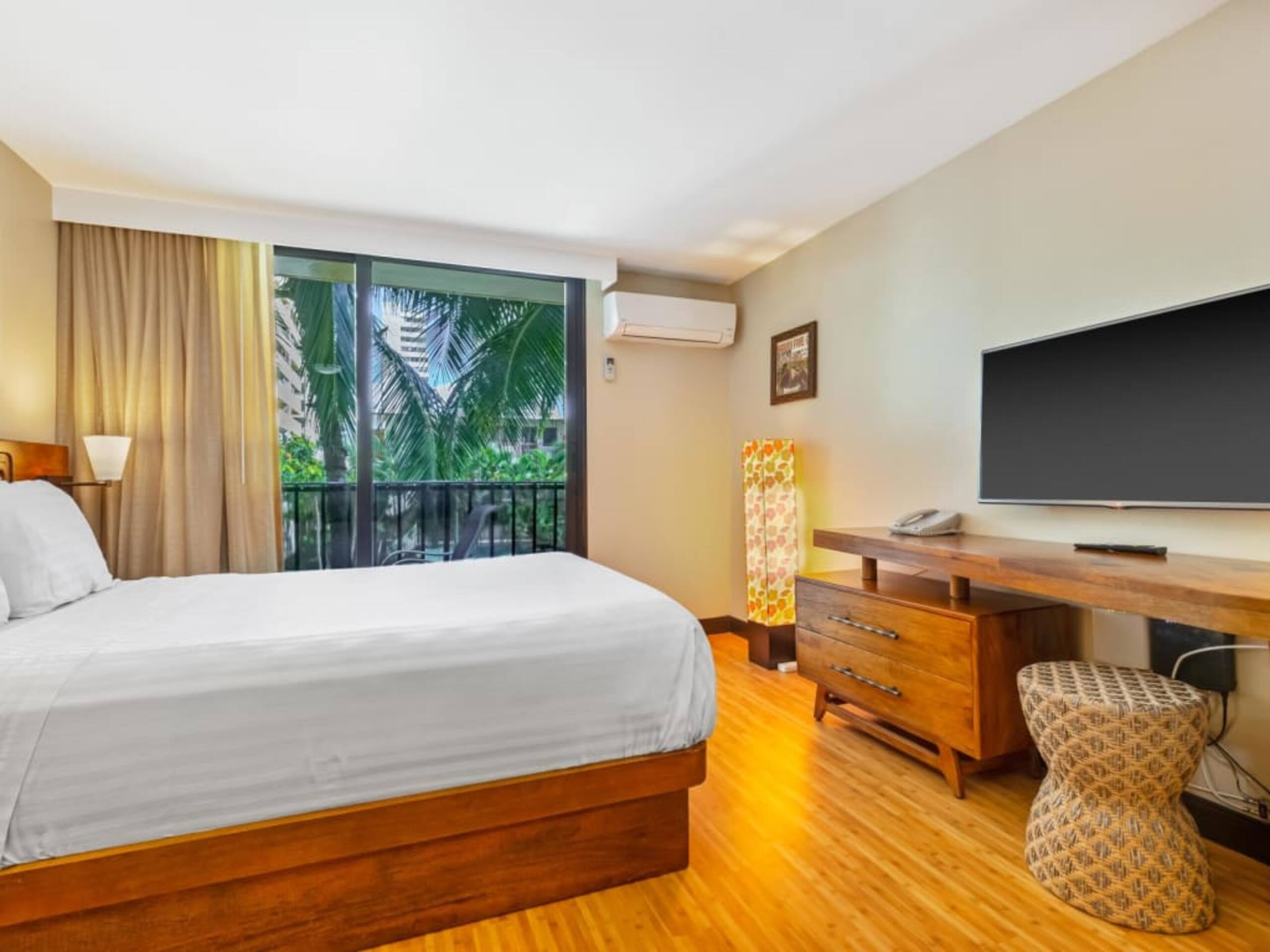 Condo in Honolulu · ★4.2 · Studio · 2 beds · 1 bath - Image 21