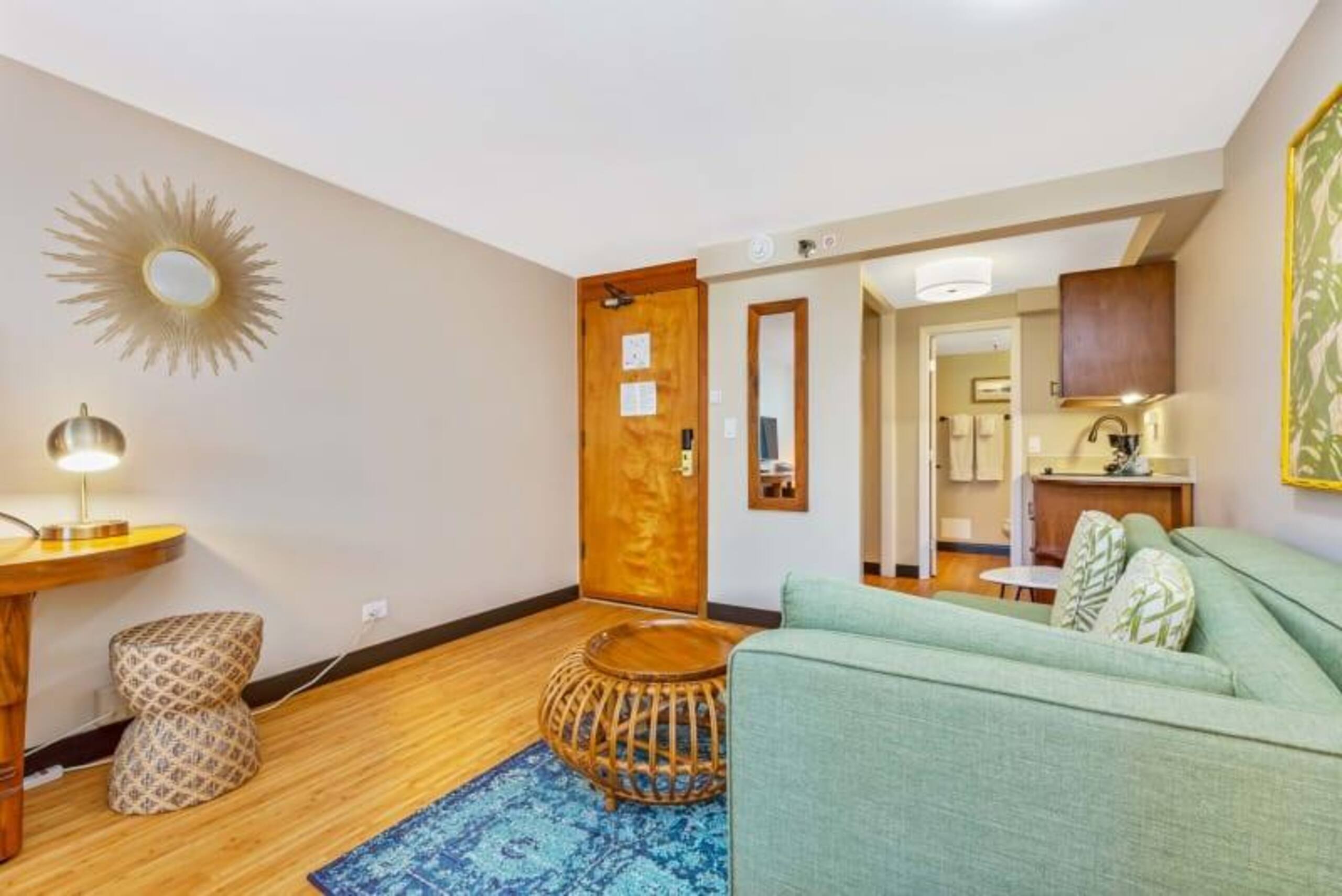 Condo in Honolulu · ★4.2 · Studio · 2 beds · 1 bath - Image 6