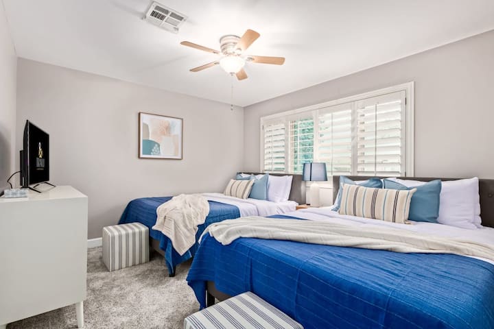 Chumba cha 2 cha wageni kilicho na Vitanda viwili vya Malkia