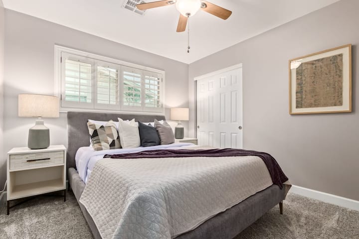 Chumba 1 cha kulala chenye Kitanda aina ya Queen