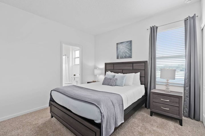 Upstairs Bedroom #10 with Queen Bed and En-Suite Bathroom  - Second Level
