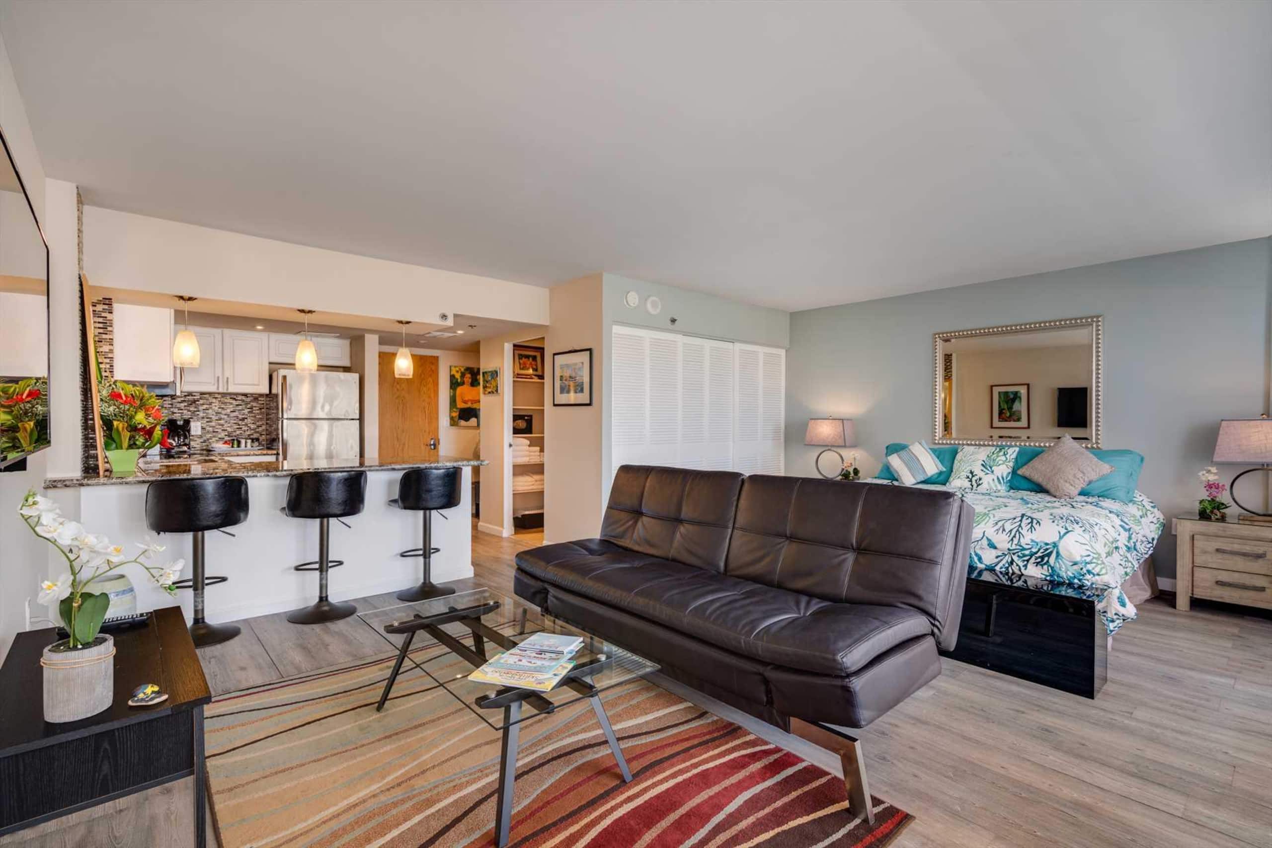 Condo in Honolulu · ★4.7 · 1 bedroom · 2 beds · 1 private bath - Image 11