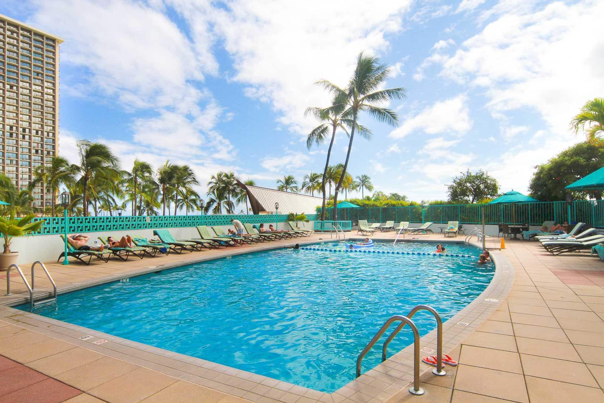 Condo in Honolulu · ★4.7 · 1 bedroom · 2 beds · 1 private bath - Image 36