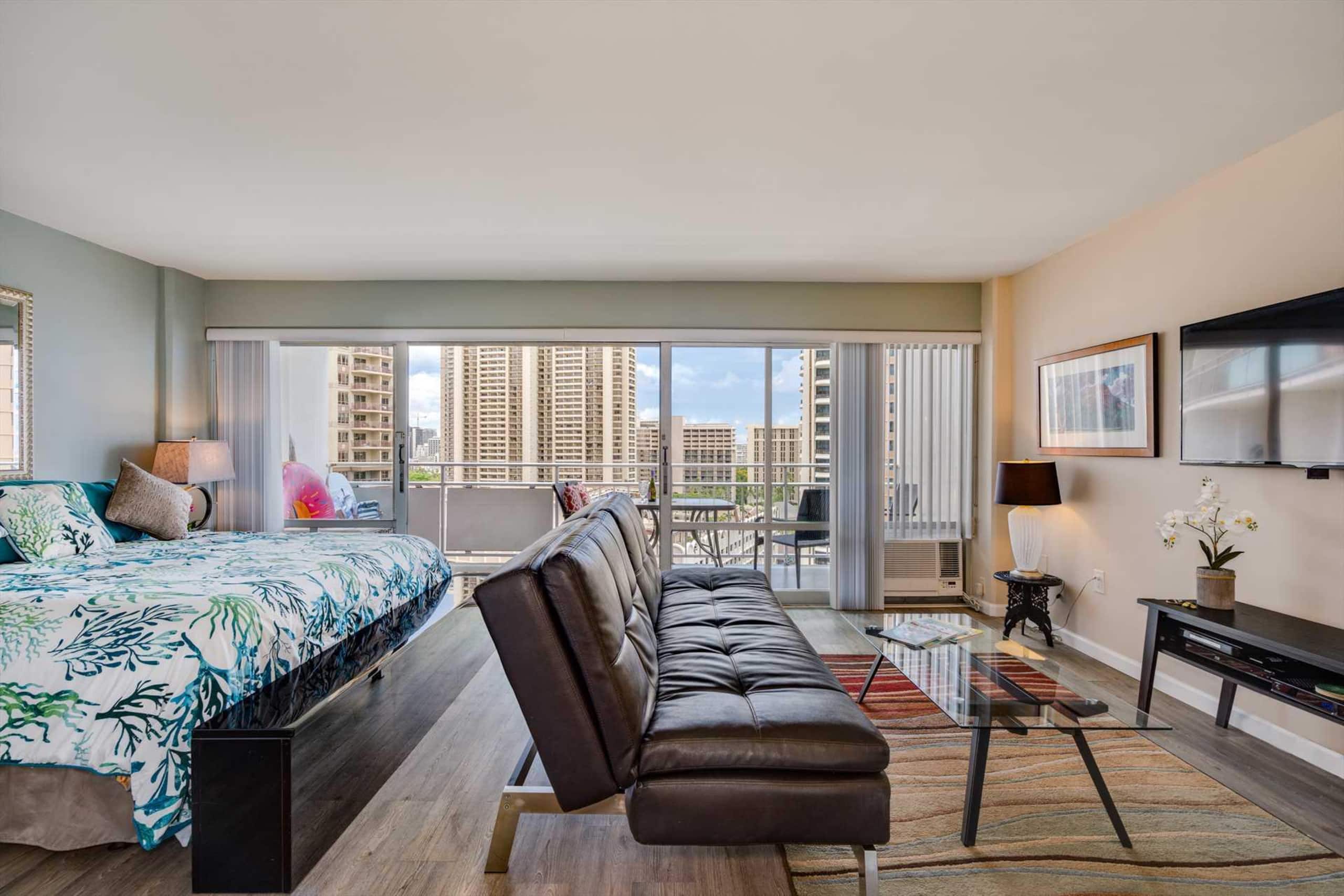 Condo in Honolulu · ★4.7 · 1 bedroom · 2 beds · 1 private bath - Image 8