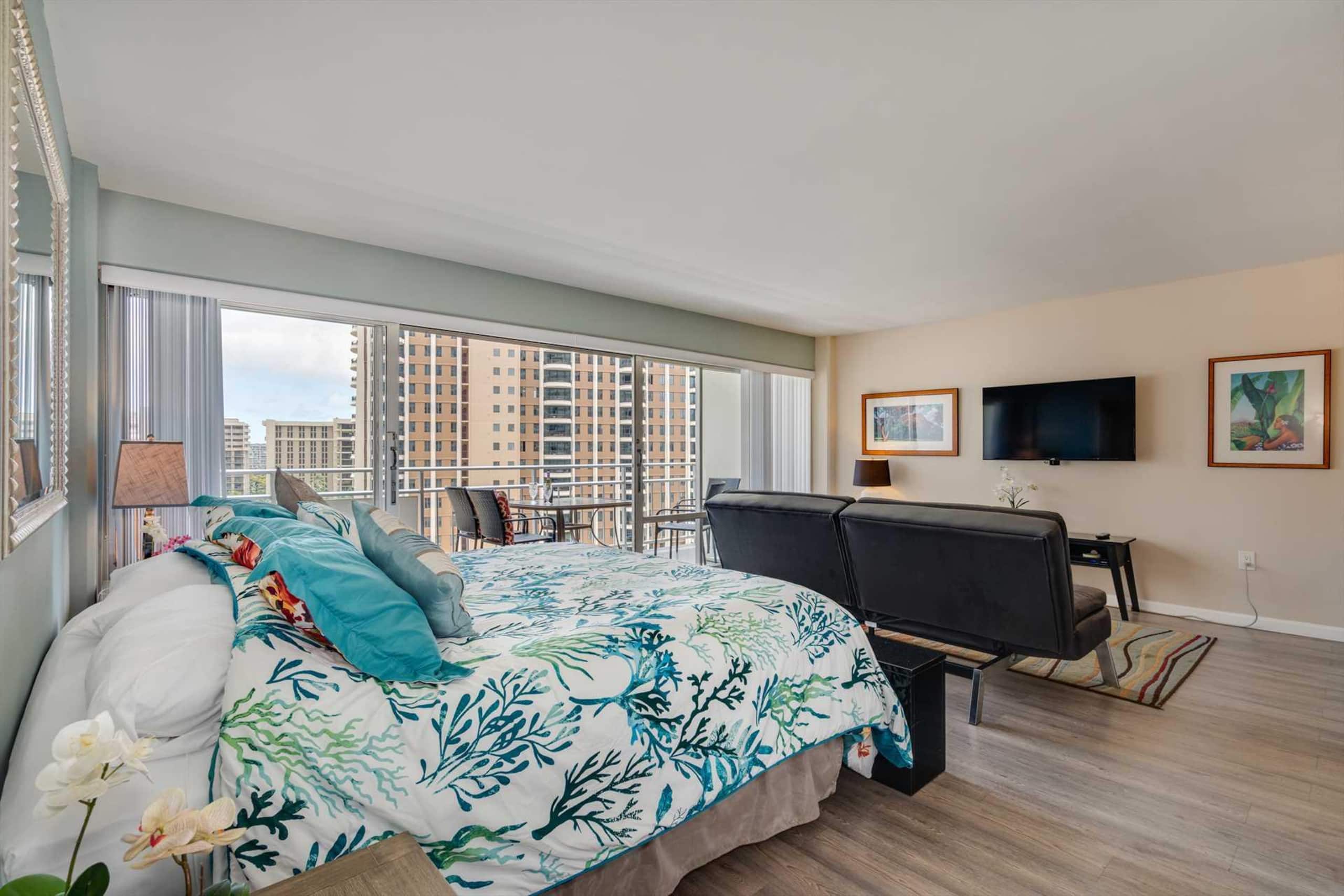 Condo in Honolulu · ★4.7 · 1 bedroom · 2 beds · 1 private bath - Image 6
