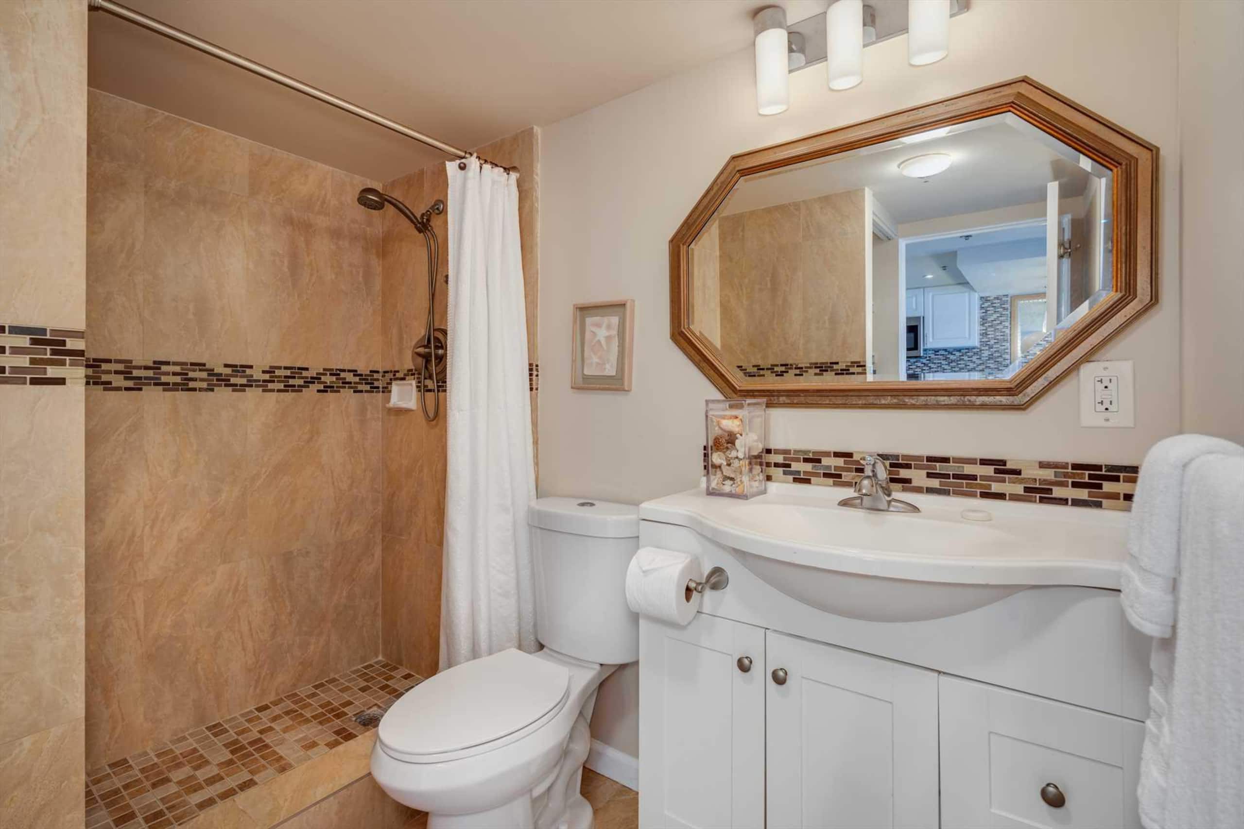 Condo in Honolulu · ★4.7 · 1 bedroom · 2 beds · 1 private bath - Image 21