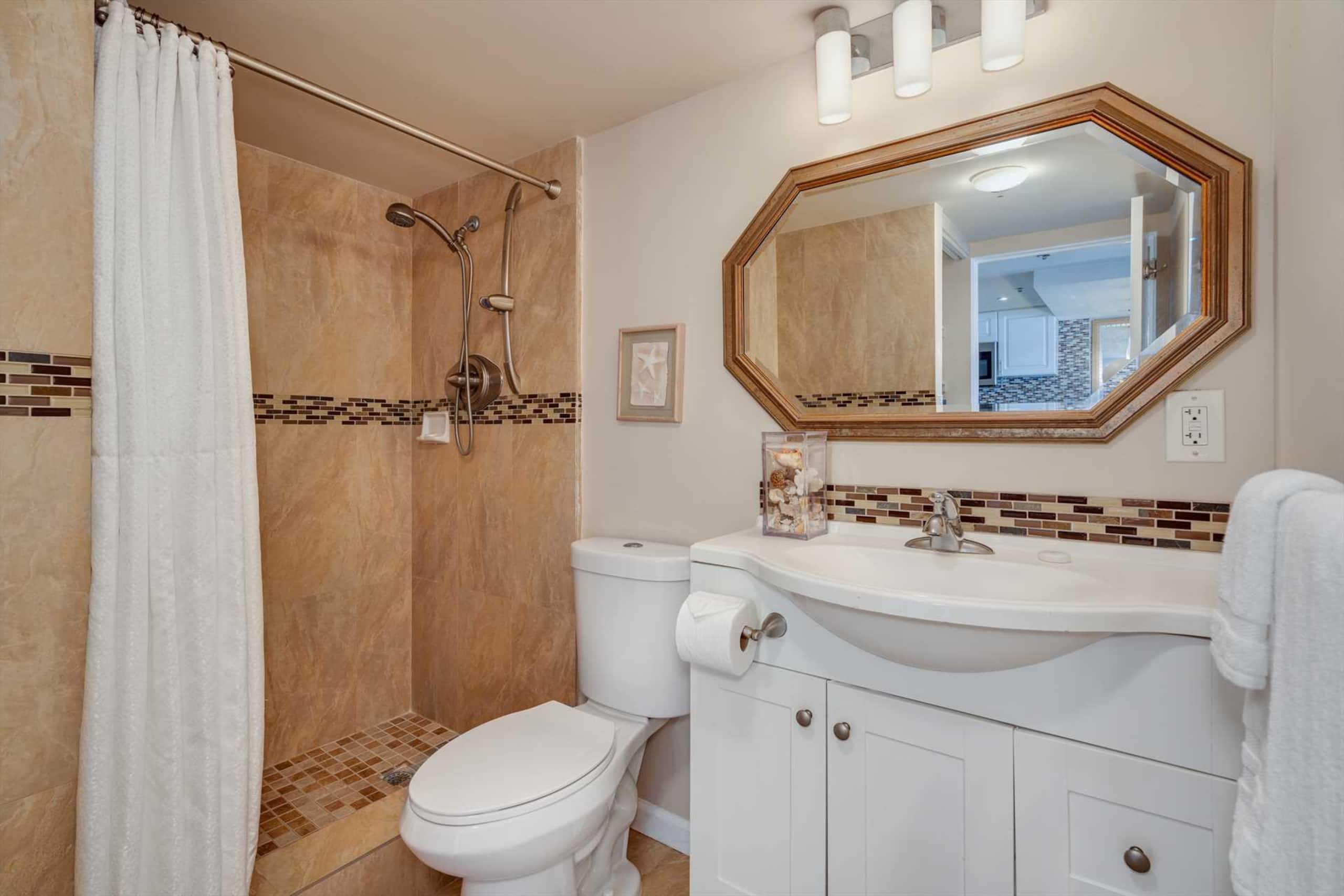 Condo in Honolulu · ★4.7 · 1 bedroom · 2 beds · 1 private bath - Image 20
