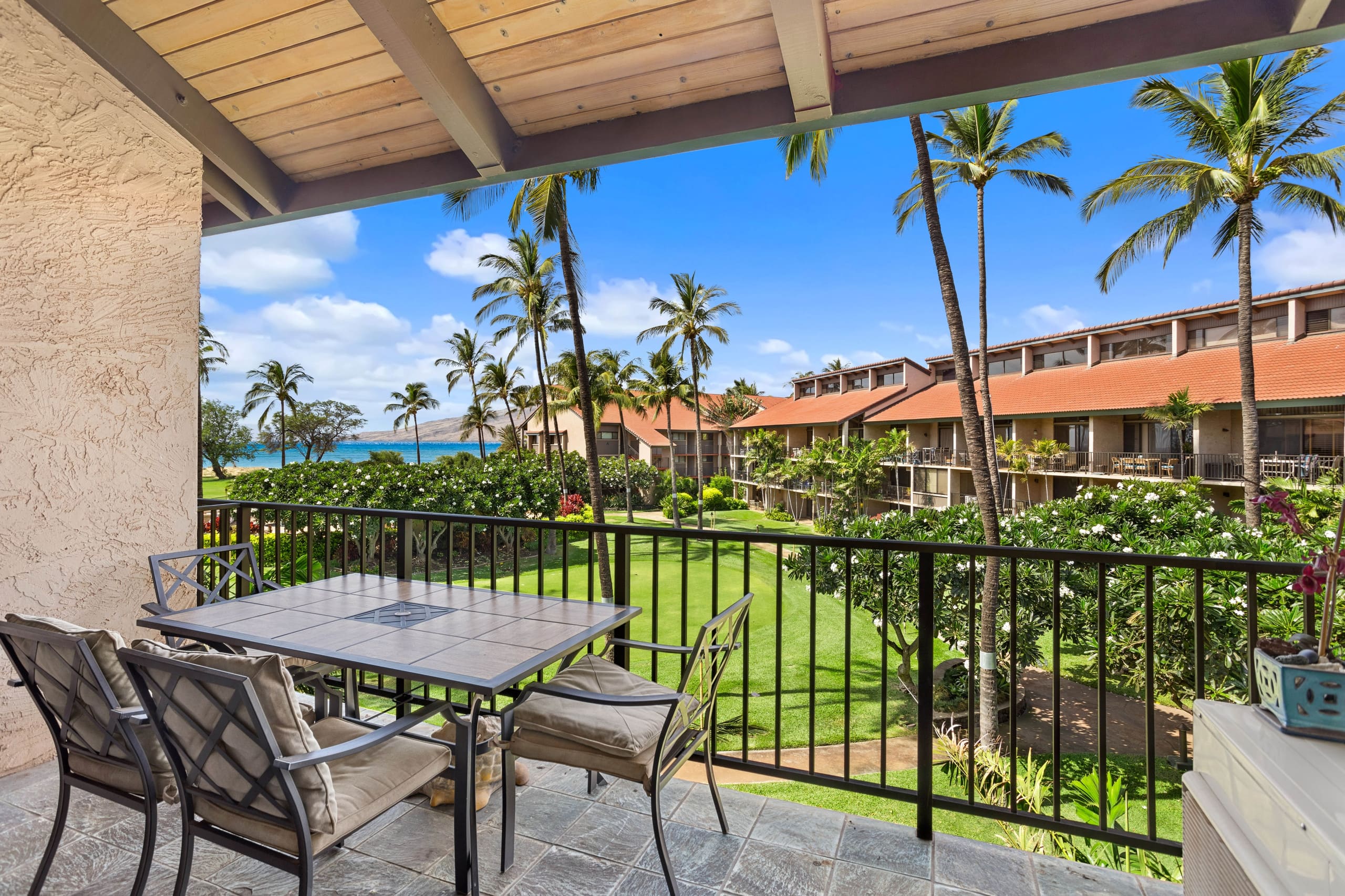 Magnificent Sunsets and Beachfront at Luana Kai - Image 19