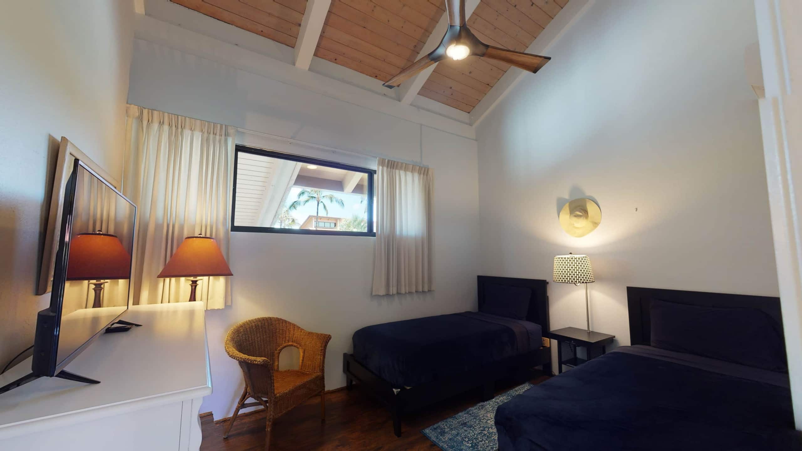 Magnificent Sunsets and Beachfront at Luana Kai - Image 12