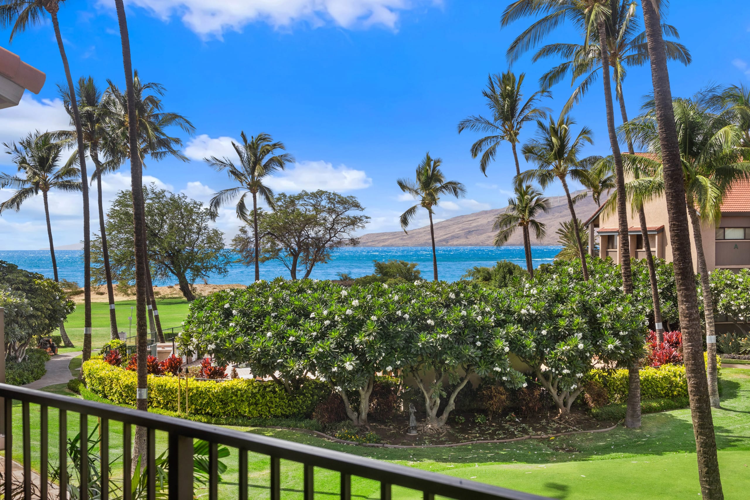 Magnificent Sunsets and Beachfront at Luana Kai - Image 2