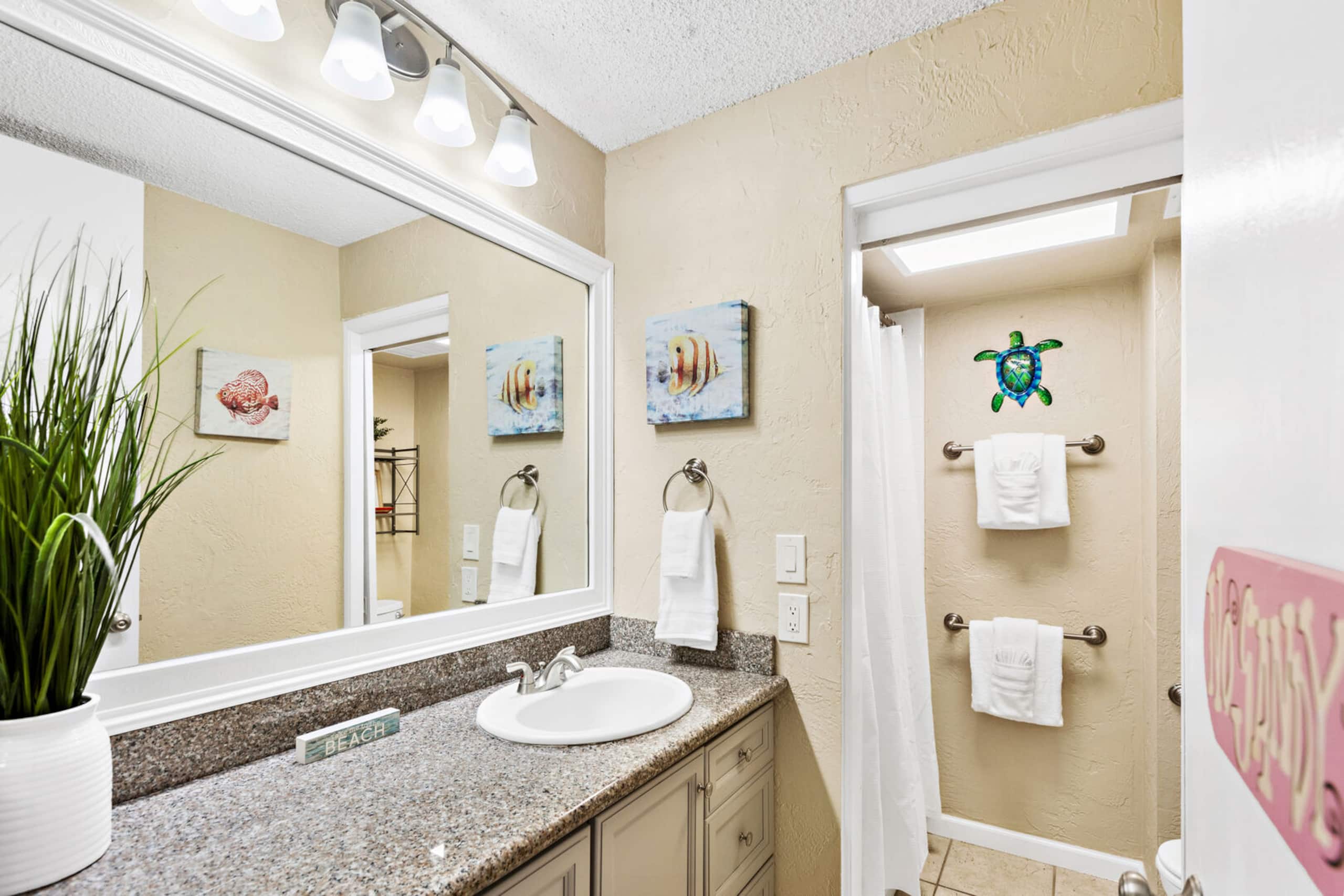 Condo in Lahaina · ★4.23 · 1 bedroom · 2 beds · 1 bath - Image 18