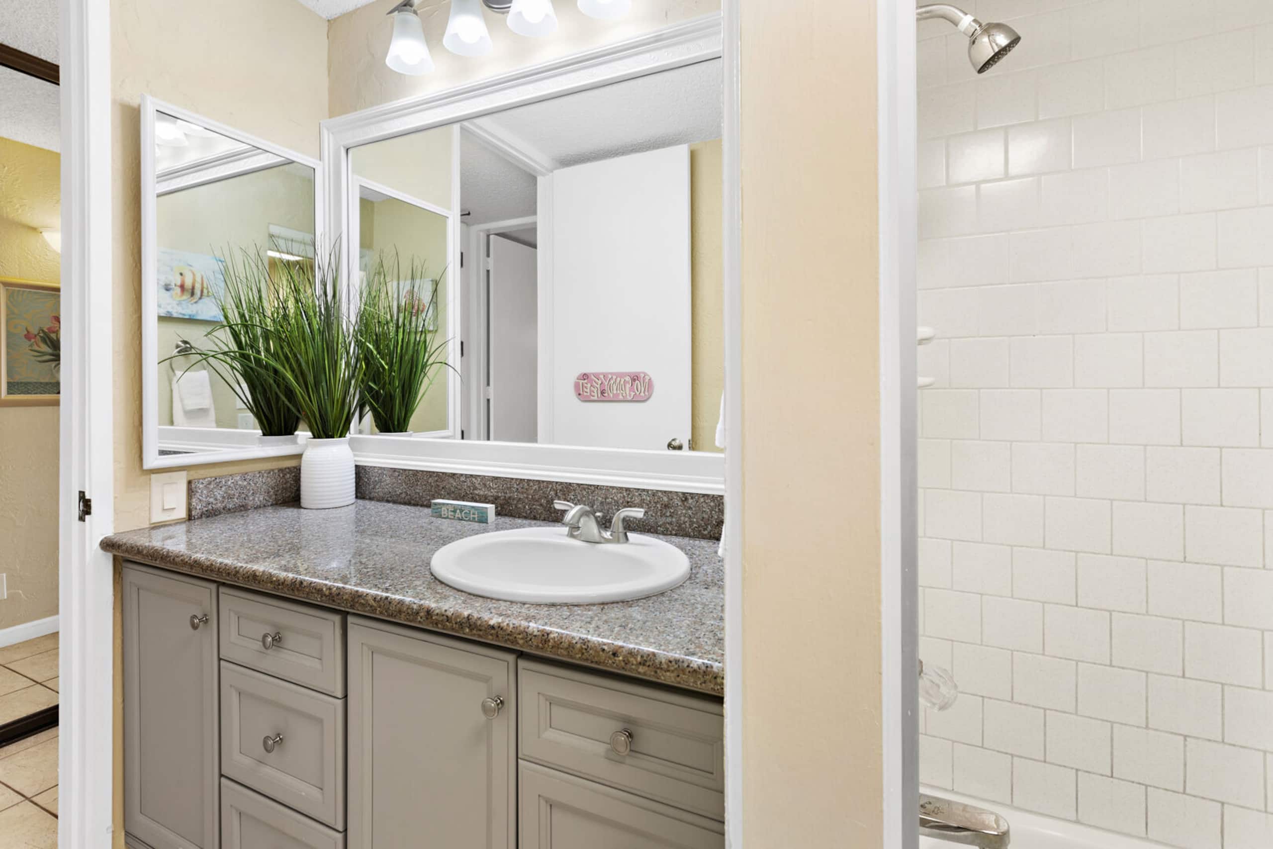 Condo in Lahaina · ★4.23 · 1 bedroom · 2 beds · 1 bath - Image 19