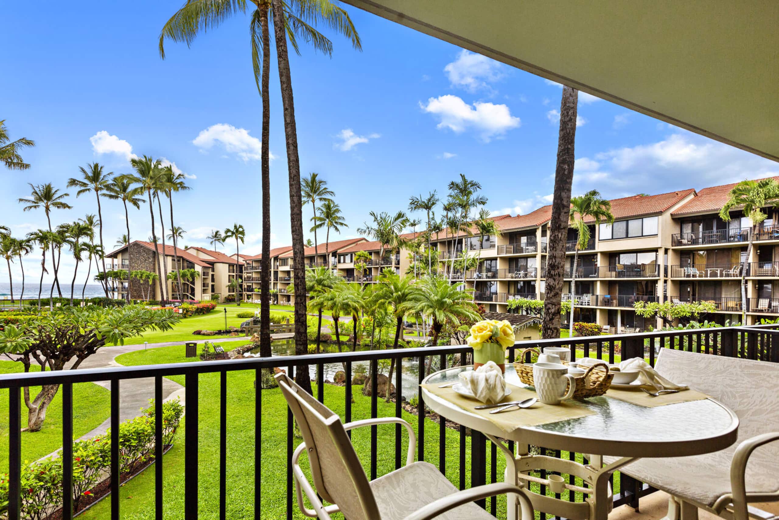 Condo in Lahaina · ★4.23 · 1 bedroom · 2 beds · 1 bath - Image 2