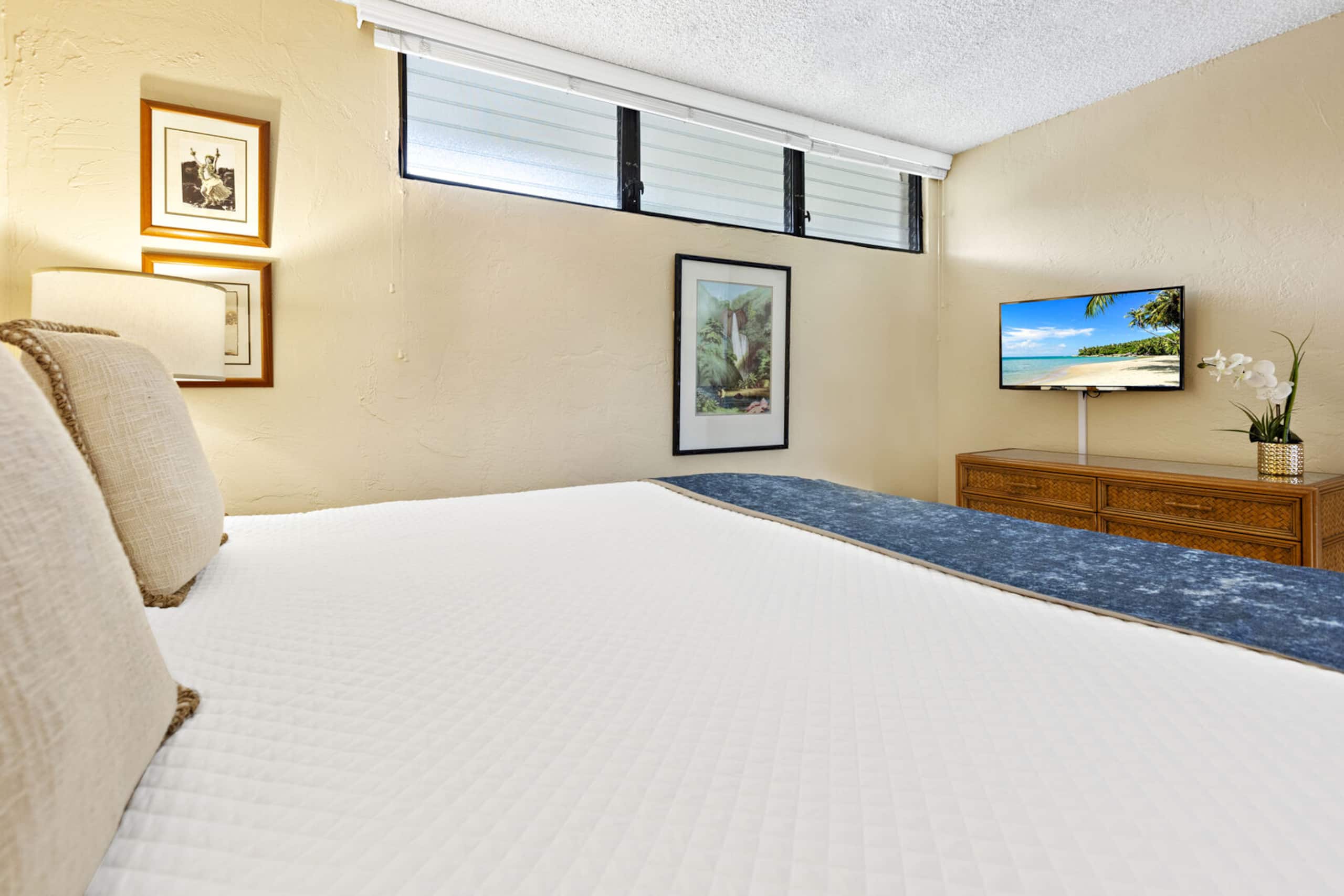 Condo in Lahaina · ★4.23 · 1 bedroom · 2 beds · 1 bath - Image 16