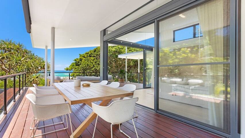 Wanda Ocean Front – Direct access to Tallow beach gallery image 2