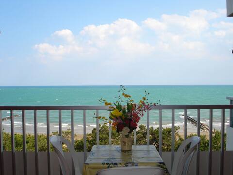 Sea view apartment just 70 meters from the sea