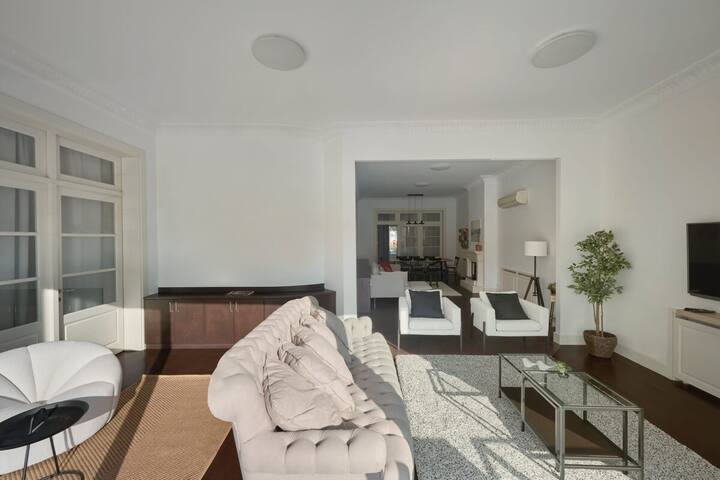 Gorgeous Bright 4bed Gem w/ Views+Balcony! #115 gallery image 5