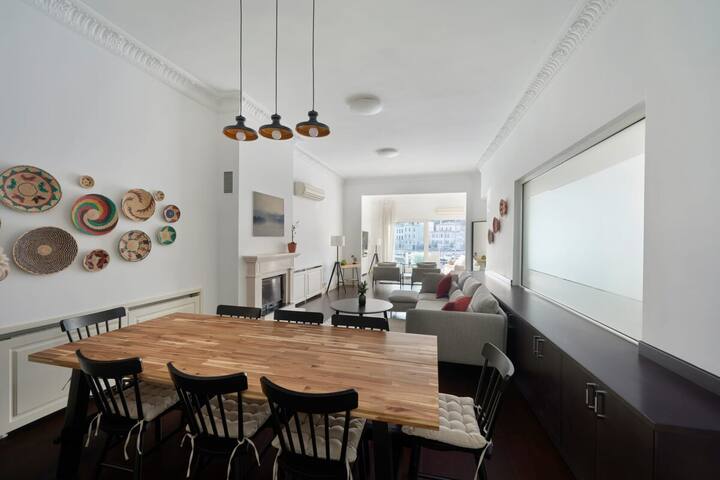 Gorgeous Bright 4bed Gem w/ Views+Balcony! #115 gallery image 3