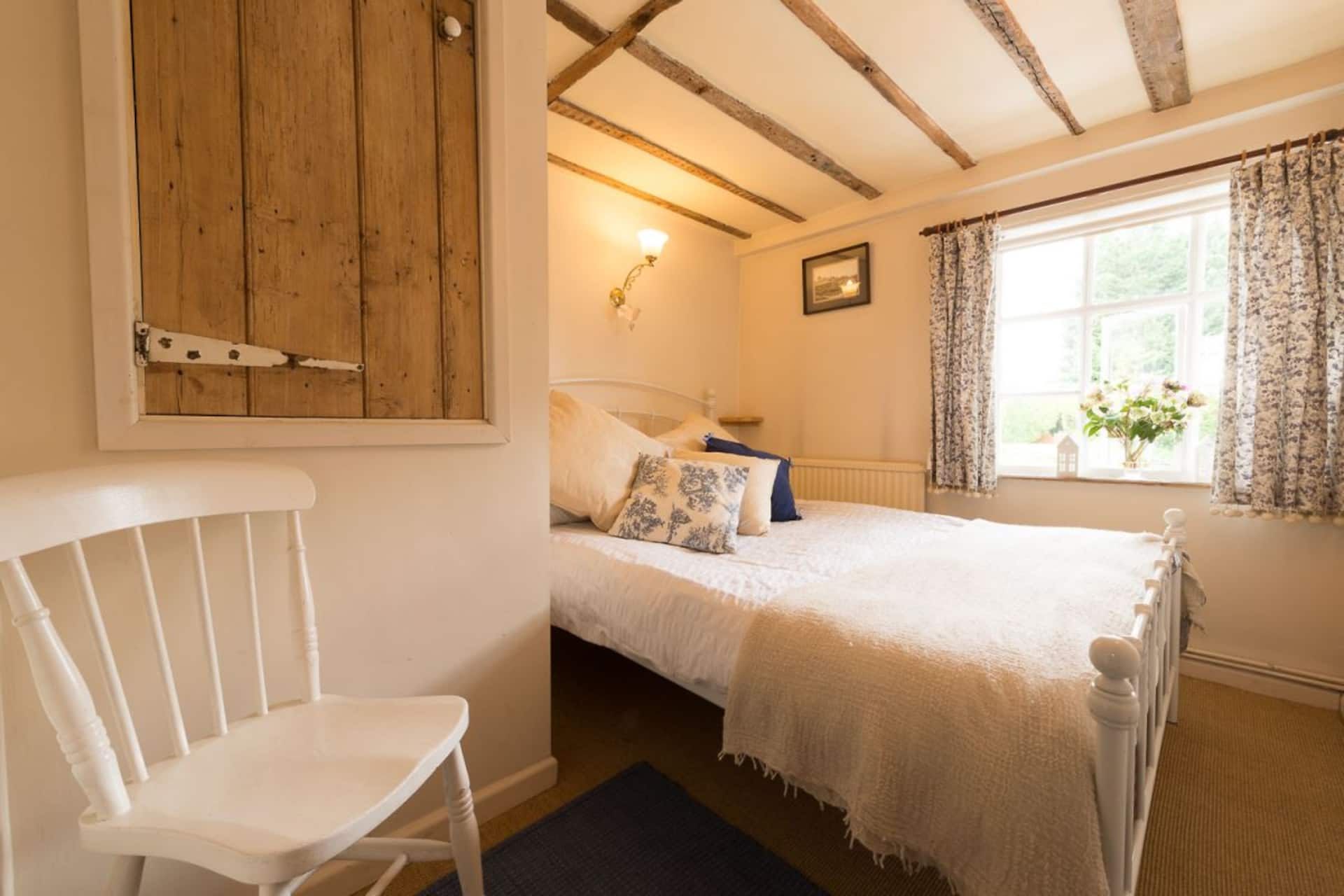 Spadgers, a flax workers cottage next to fields in a Medieval Village — photo 5