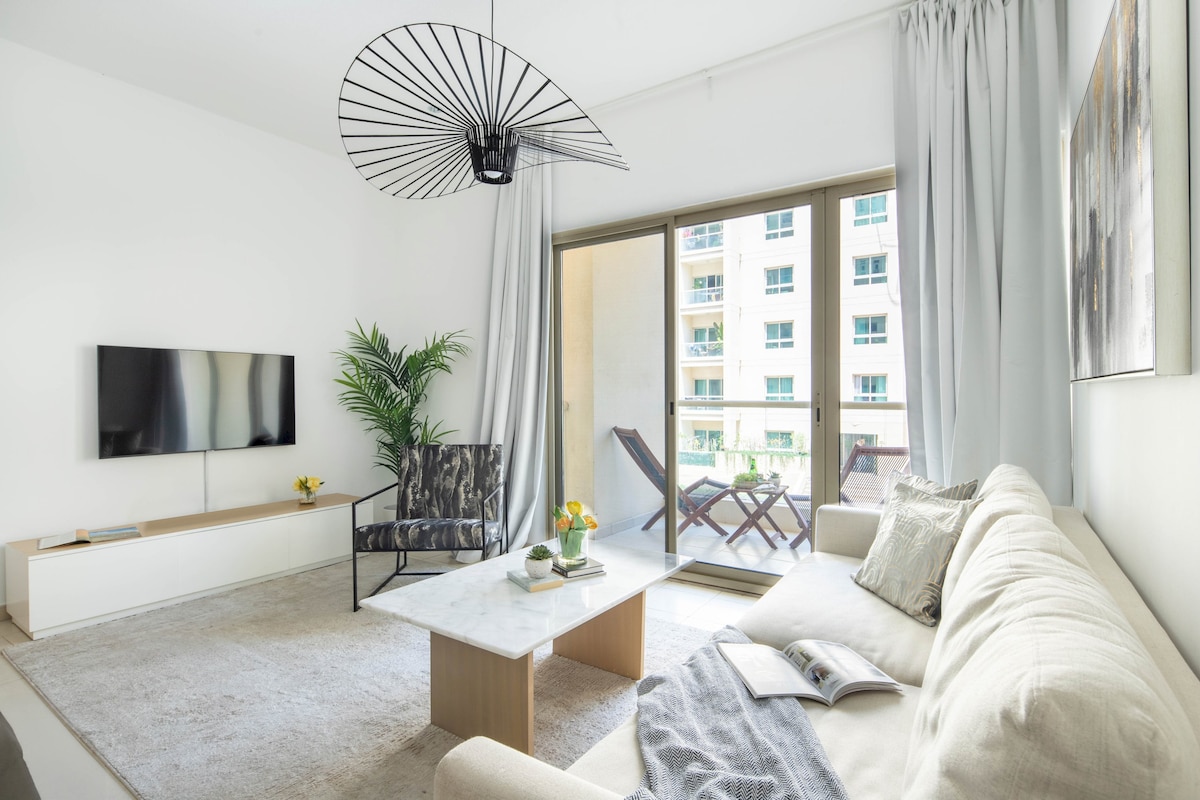 Successful Airbnb property: Cozy Bright 1BR Apartment in The Greens! in Al Thanyah Third