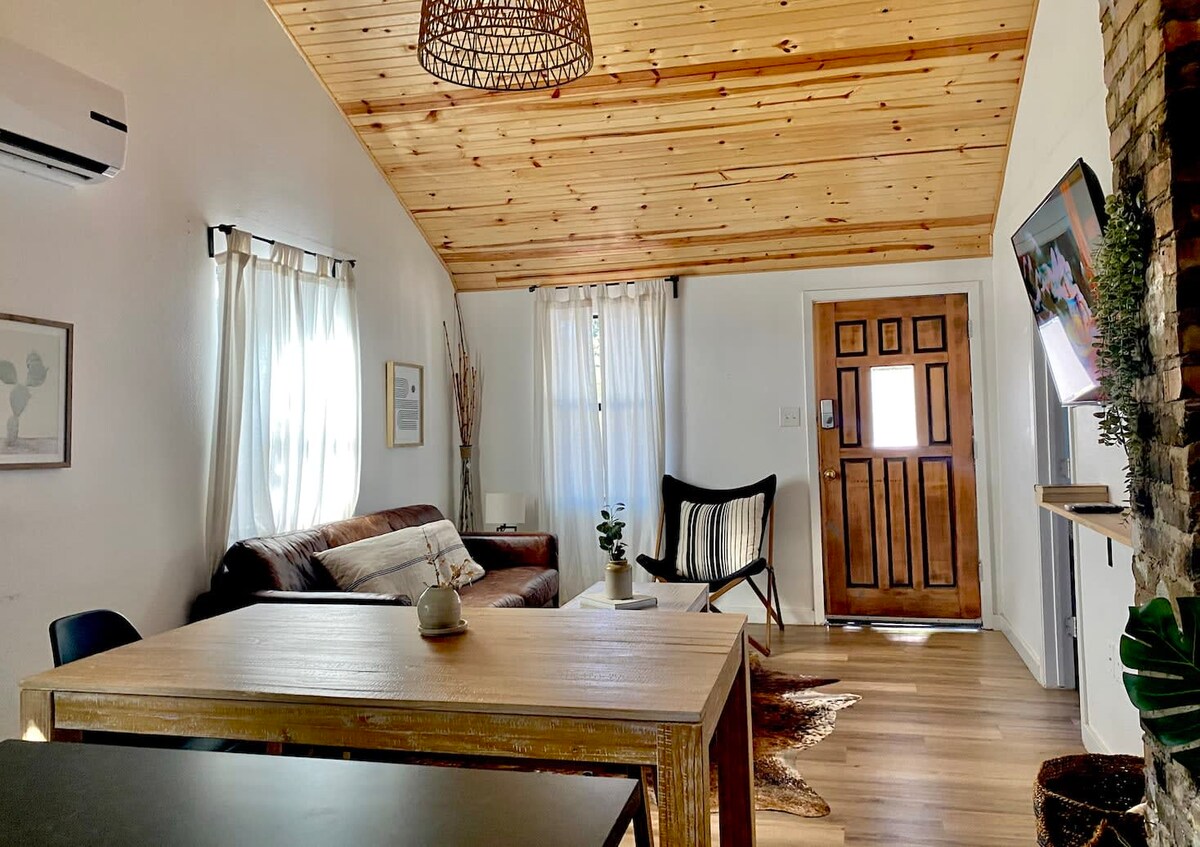 Sweet Bungalow | East Austin Retreat | Walkable