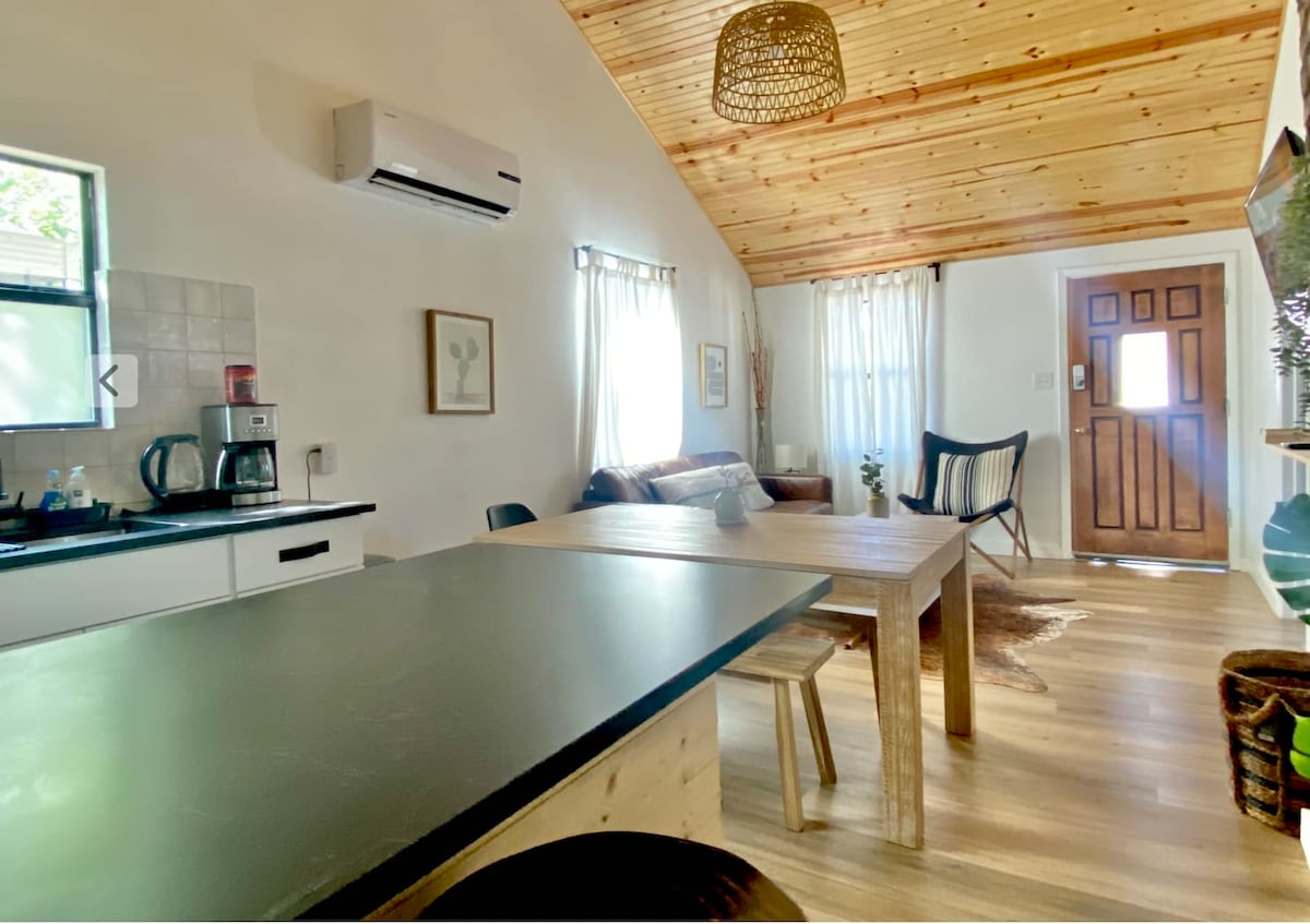 Sweet Bungalow | East Austin Retreat | Walkable