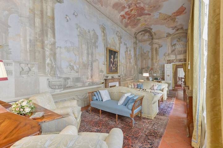 Stunning museum apartment, Vacavilla Exclusive gallery image 4