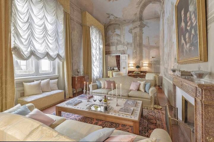 Stunning museum apartment, Vacavilla Exclusive gallery image 2