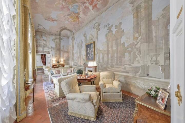 Stunning museum apartment, Vacavilla Exclusive gallery image 3