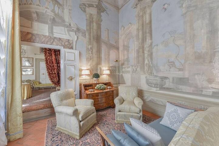 Stunning museum apartment, Vacavilla Exclusive gallery image 5