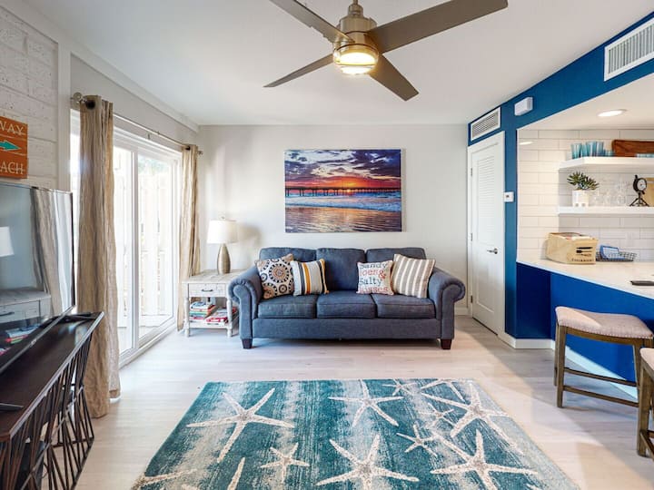 Ec102 Ground Floor Condo, Boardwalk, Shared Pool