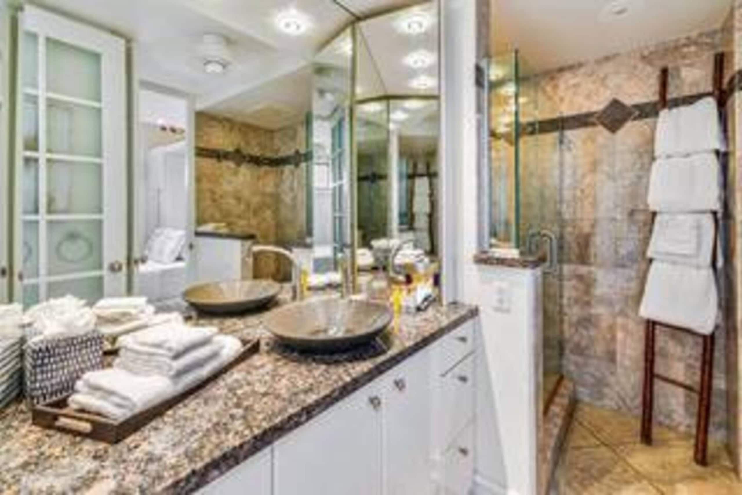 Condo in Lahaina · ★4.87 · 3 bedrooms · 5 beds · 2 baths - Image 28
