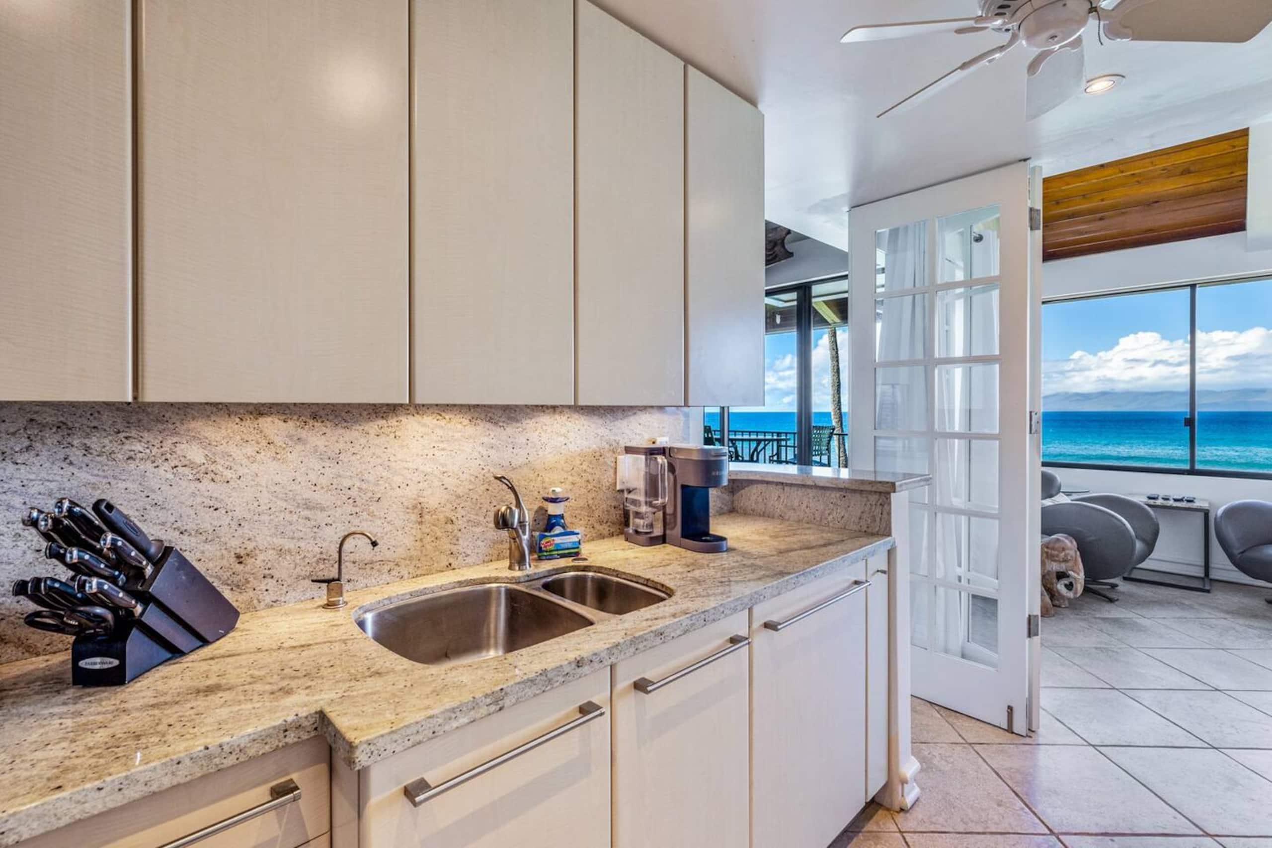 Condo in Lahaina · ★4.87 · 3 bedrooms · 5 beds · 2 baths - Image 22