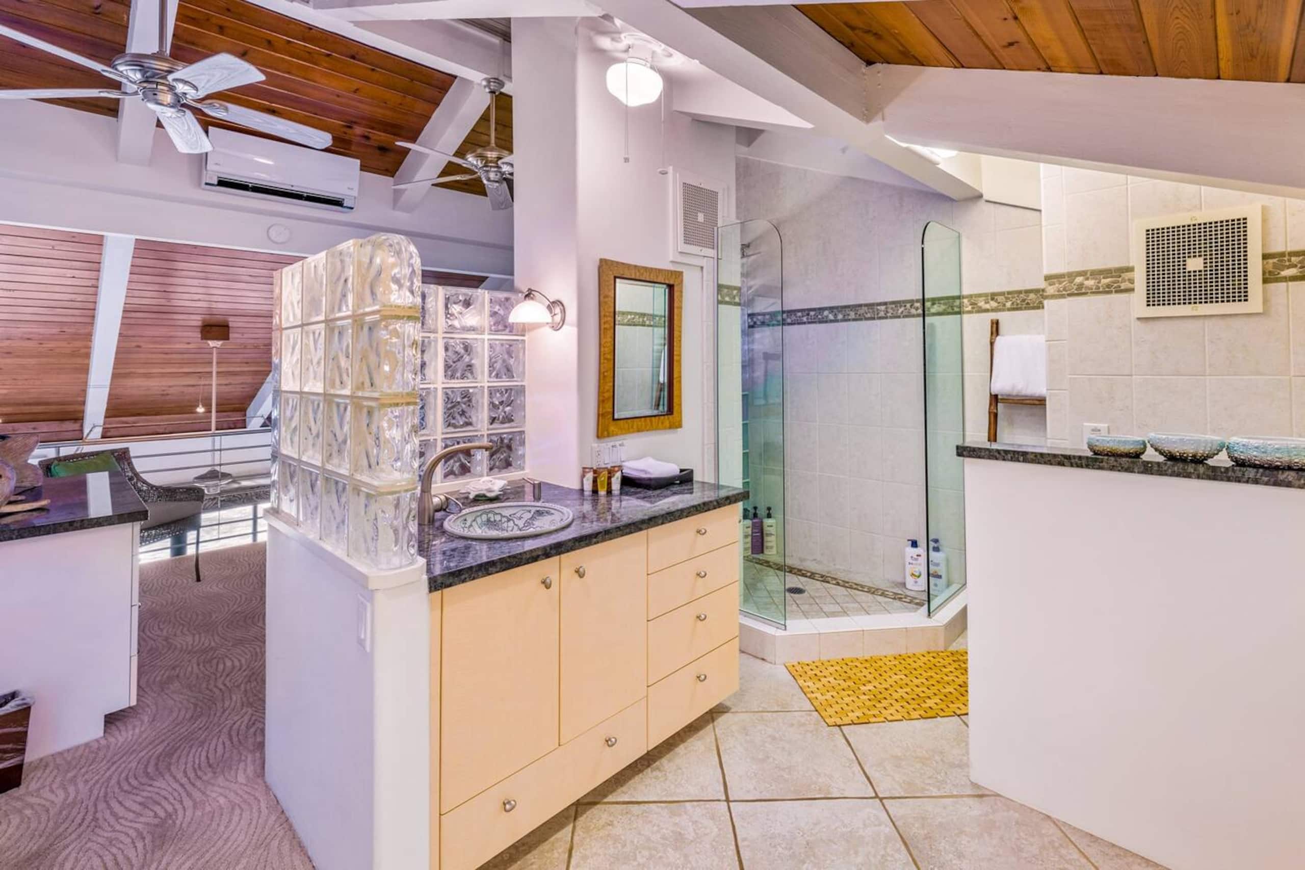Condo in Lahaina · ★4.87 · 3 bedrooms · 5 beds · 2 baths - Image 30