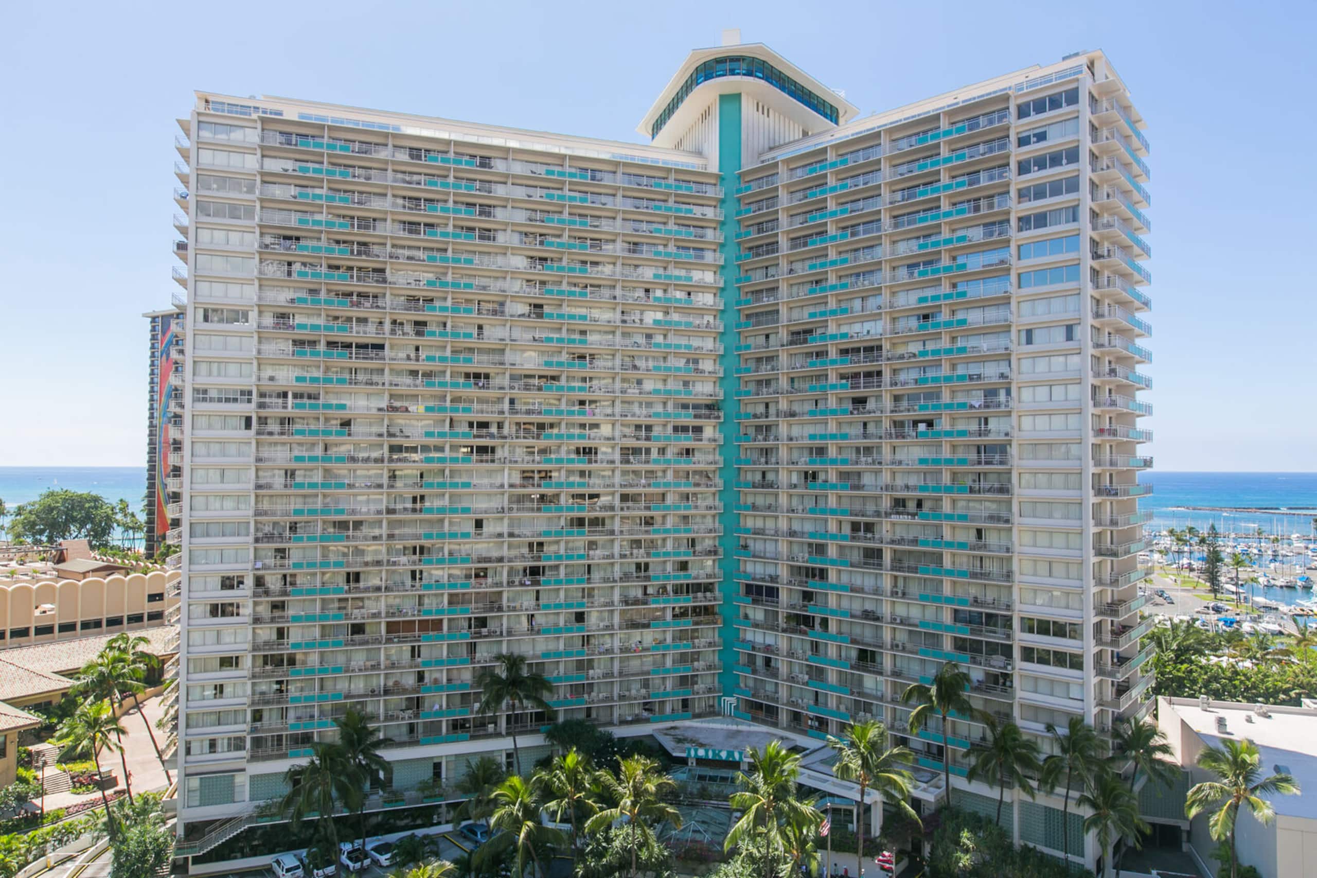 Condo in Honolulu · ★4.8 · Studio · 1 private bath - Image 13