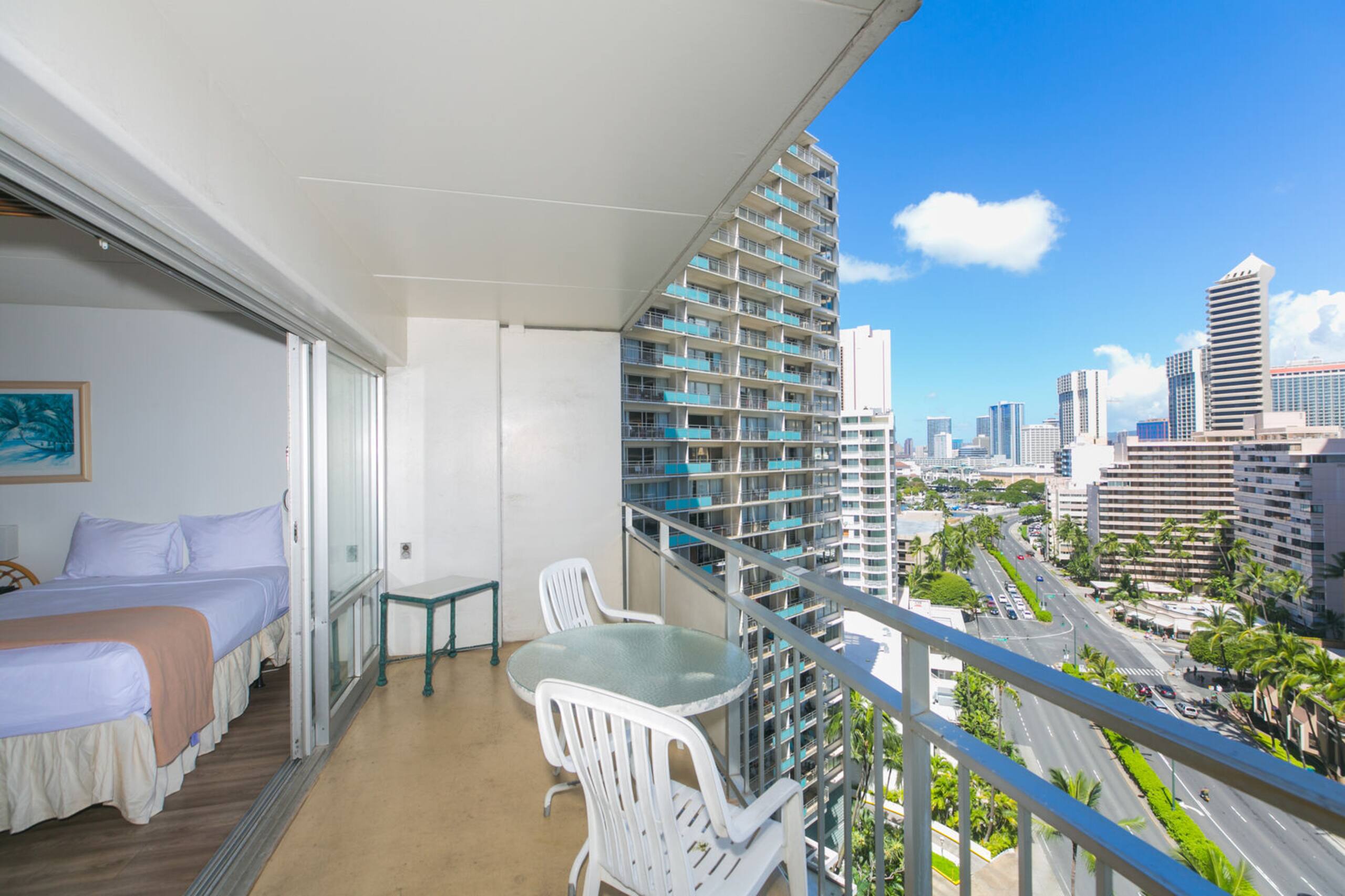 Condo in Honolulu · ★4.8 · Studio · 1 private bath - Image 11