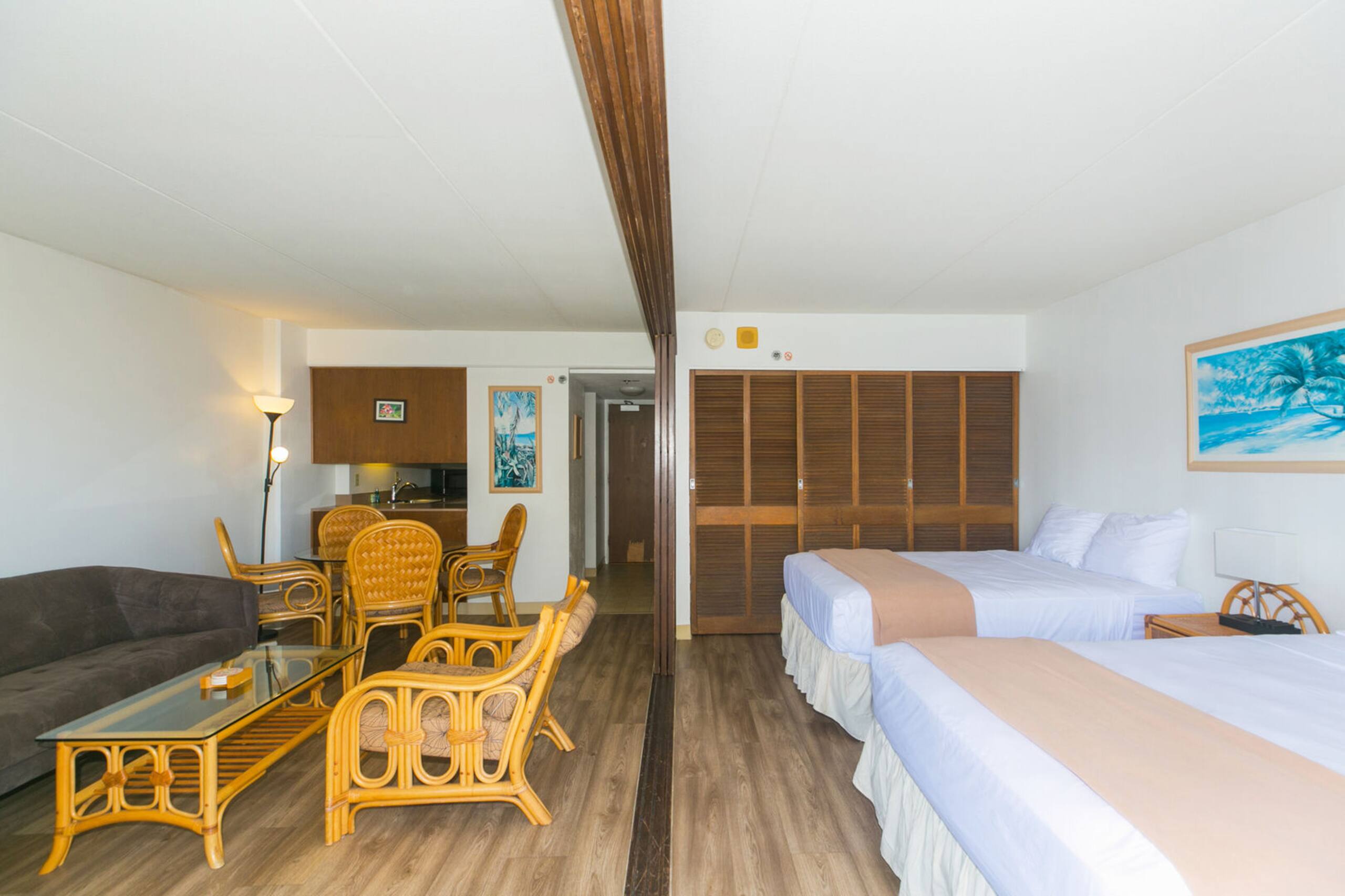 Condo in Honolulu · ★4.8 · Studio · 1 private bath - Image 2