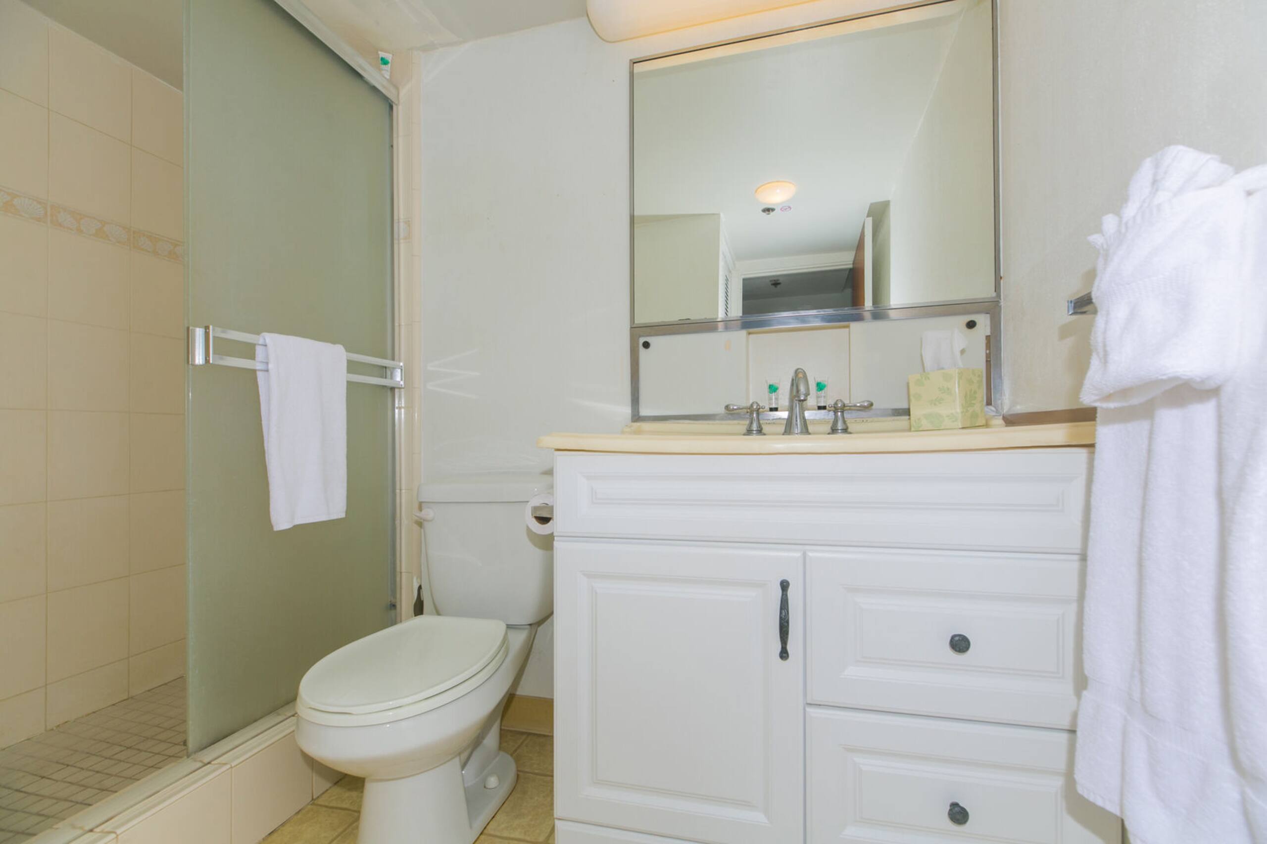 Condo in Honolulu · ★4.8 · Studio · 1 private bath - Image 9