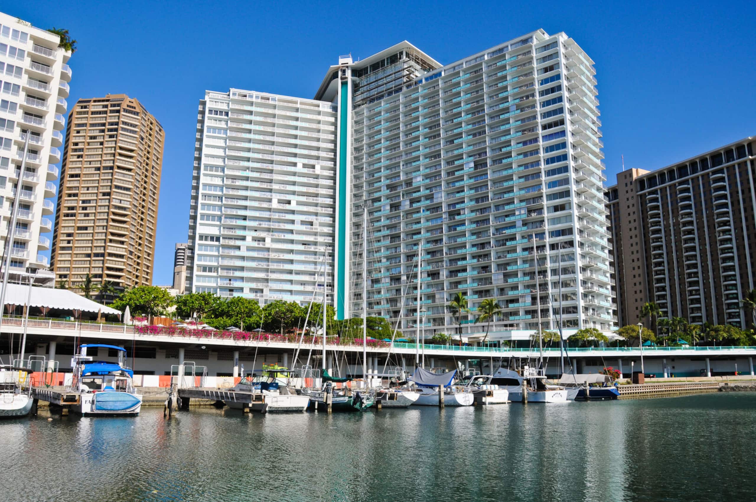 Condo in Honolulu · ★4.8 · Studio · 1 private bath - Image 14