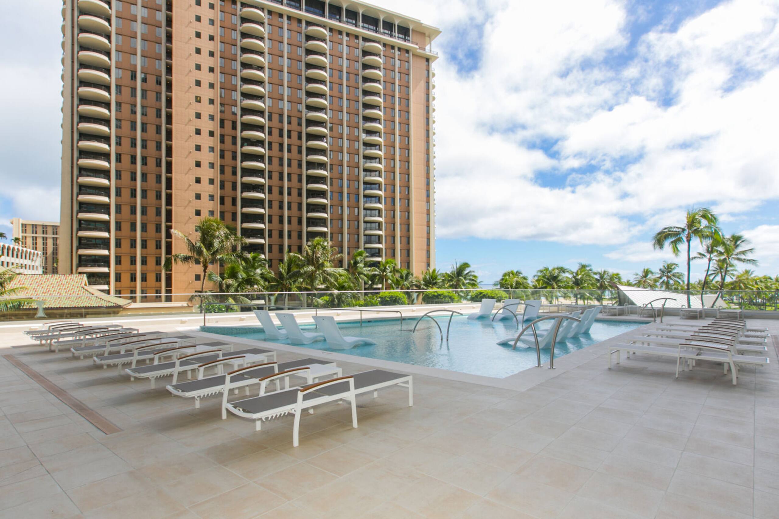 Condo in Honolulu · ★4.8 · Studio · 1 private bath - Image 32
