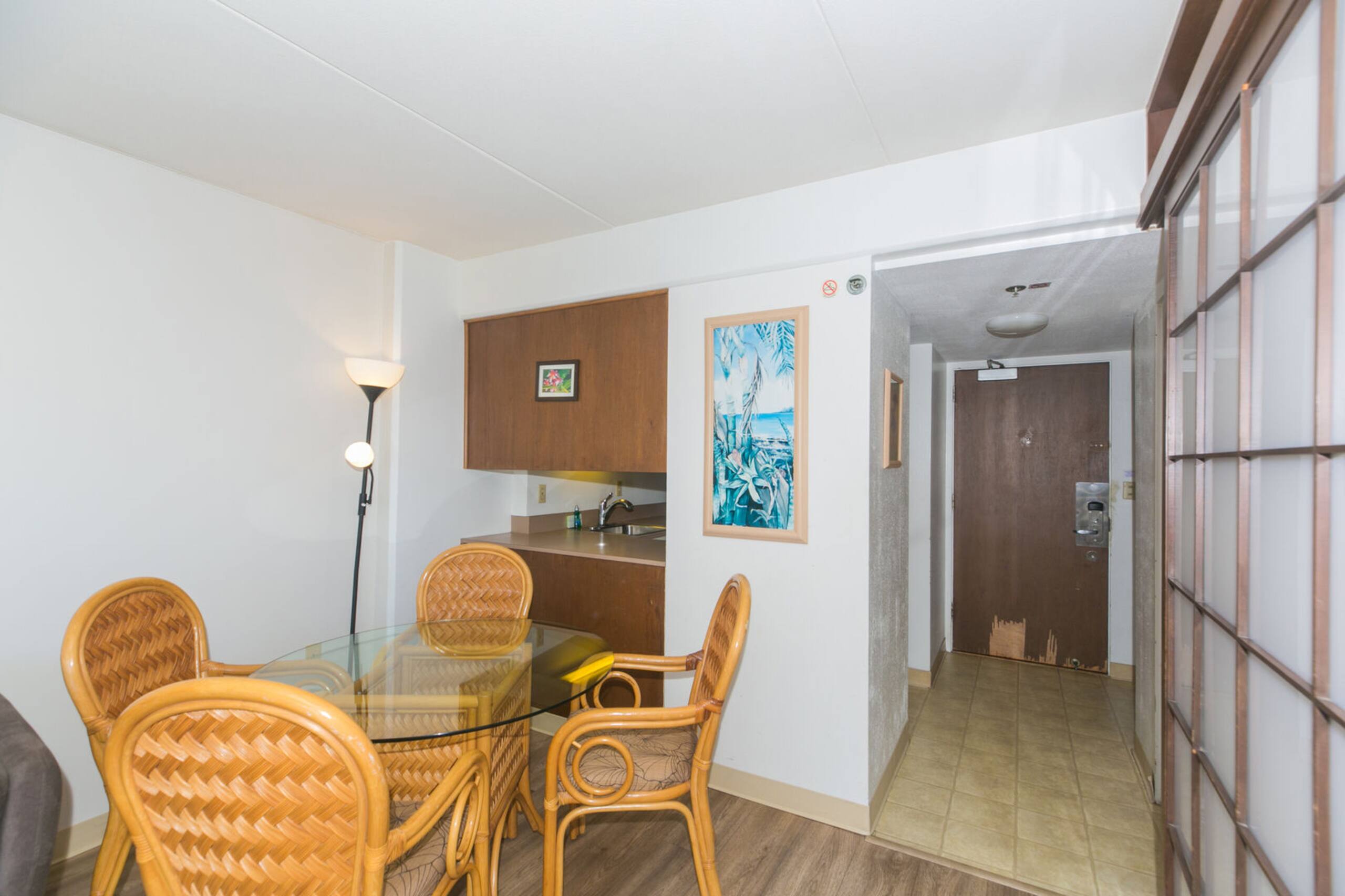 Condo in Honolulu · ★4.8 · Studio · 1 private bath - Image 4