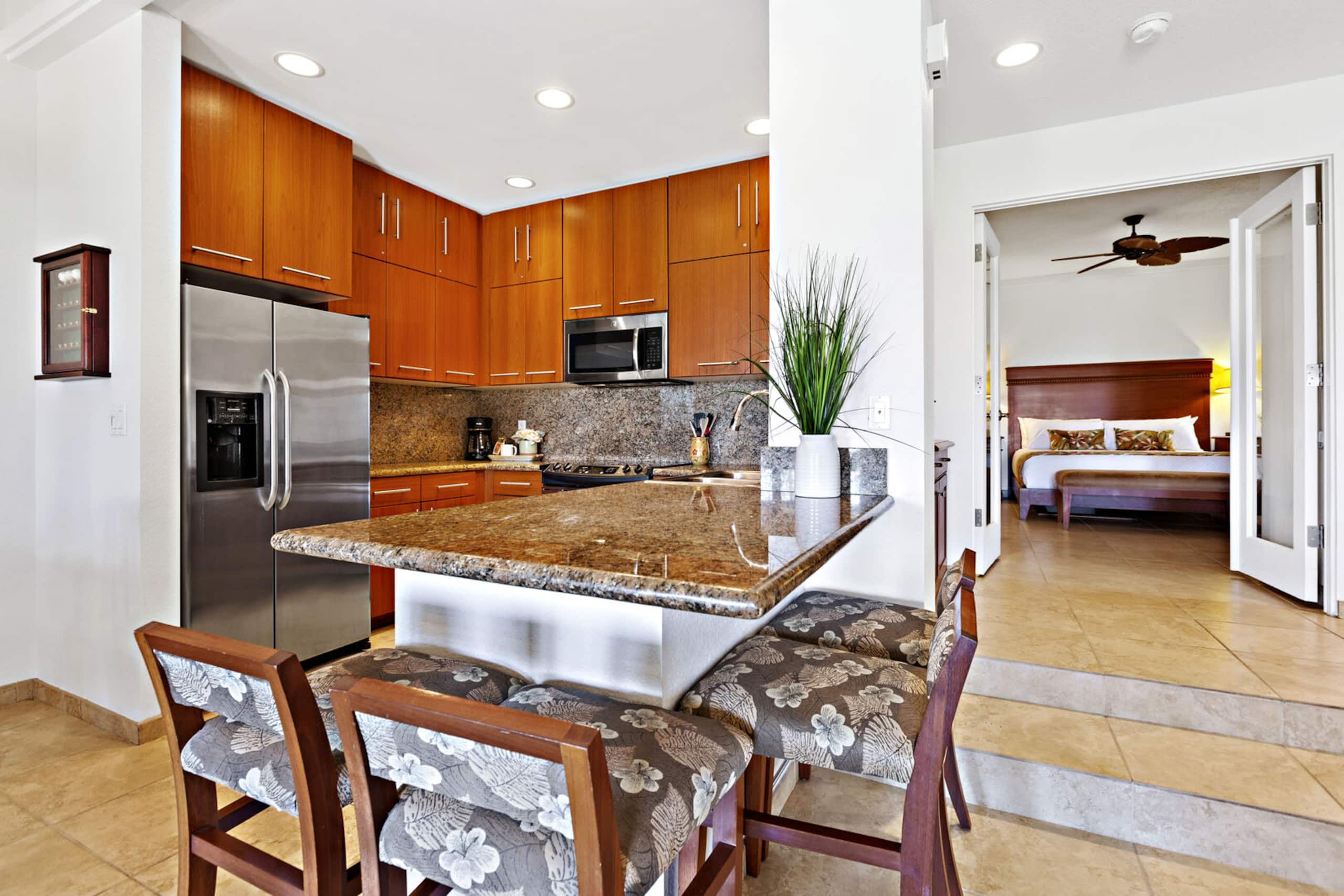 Condo in Lahaina · ★4.65 · 2 bedrooms · 4 beds · 2 baths - Image 11