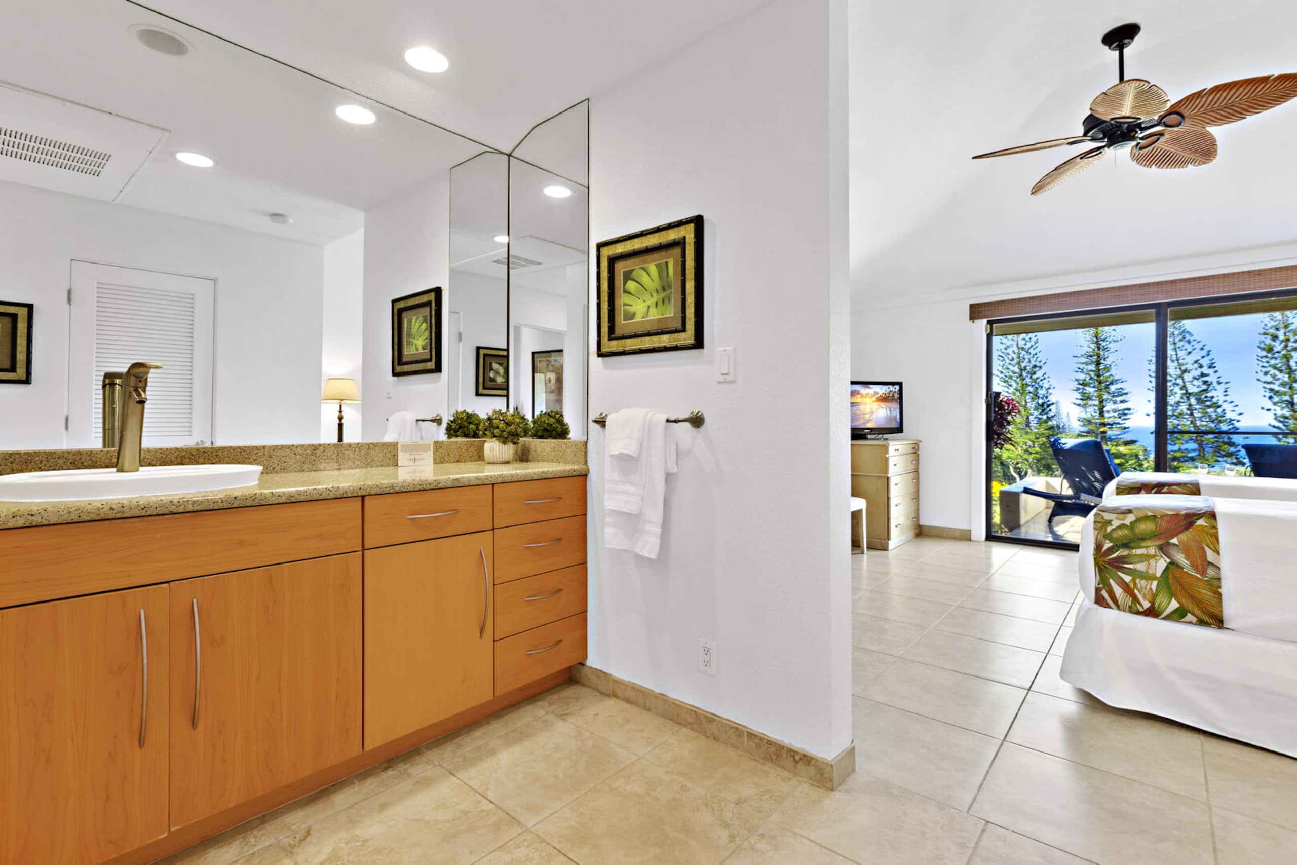 Condo in Lahaina · ★4.65 · 2 bedrooms · 4 beds · 2 baths - Image 28