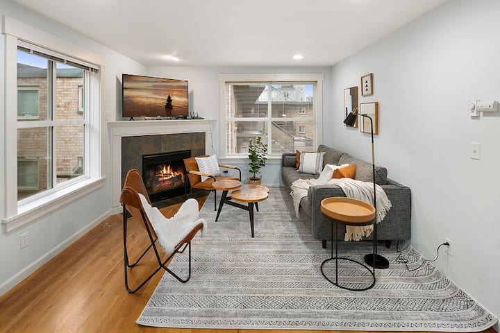 Perch - Aurora Abode: Walk To Space Needle | Pet & Family | Parking - Seattle, WA