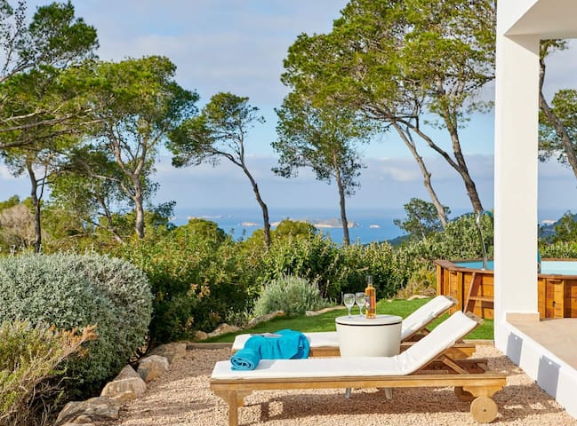 Entire home with 3 bedrooms in Sant Josep De Sa Talaia - Villa Ses Abelles