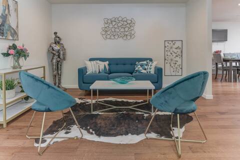 @ Marbella Lane - Boho 'n Sleek Rtreat | Pool Tble