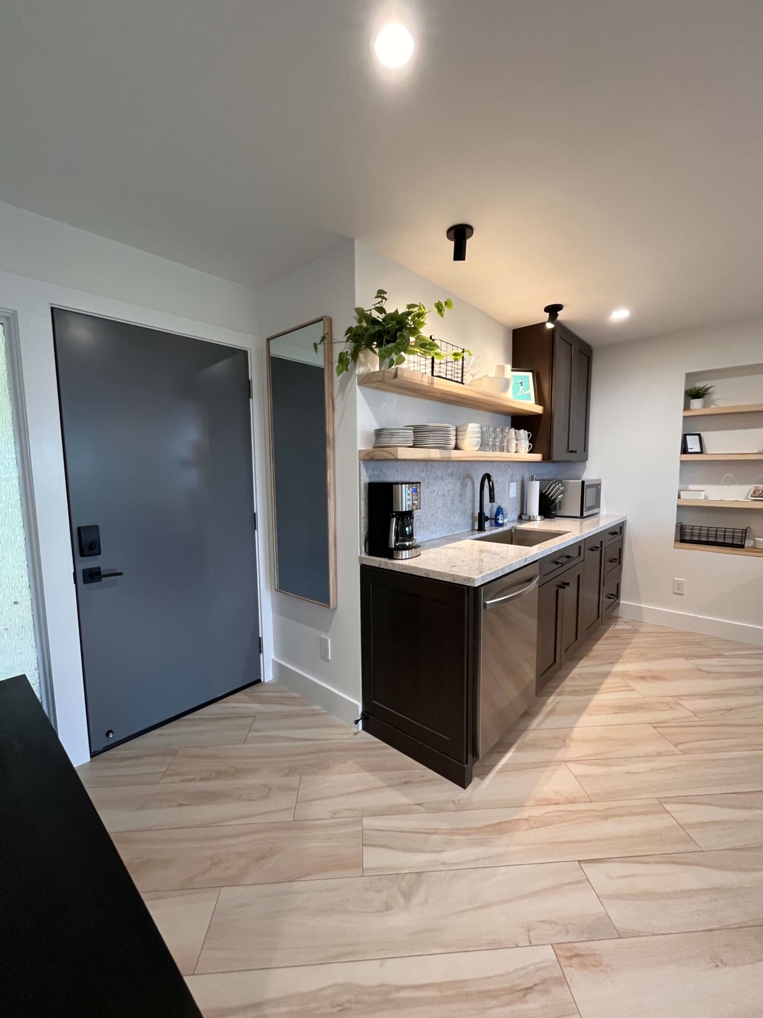 Condo in Wailuku · ★4.98 · 2 bedrooms · 4 beds · 2 private baths - Image 28
